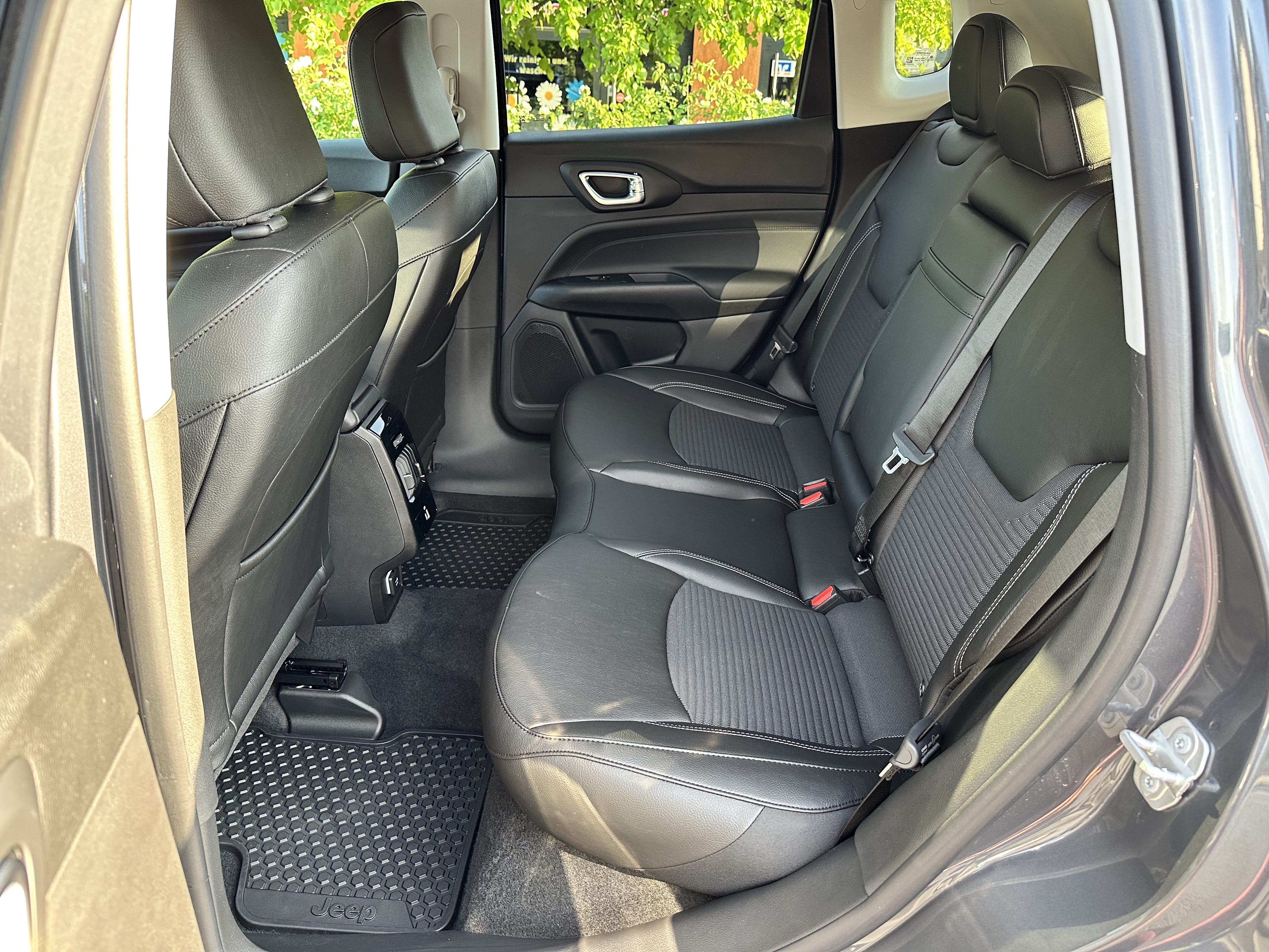Jeep Compass Hybrid - Vollausstattung mit Bluetooth-Audio