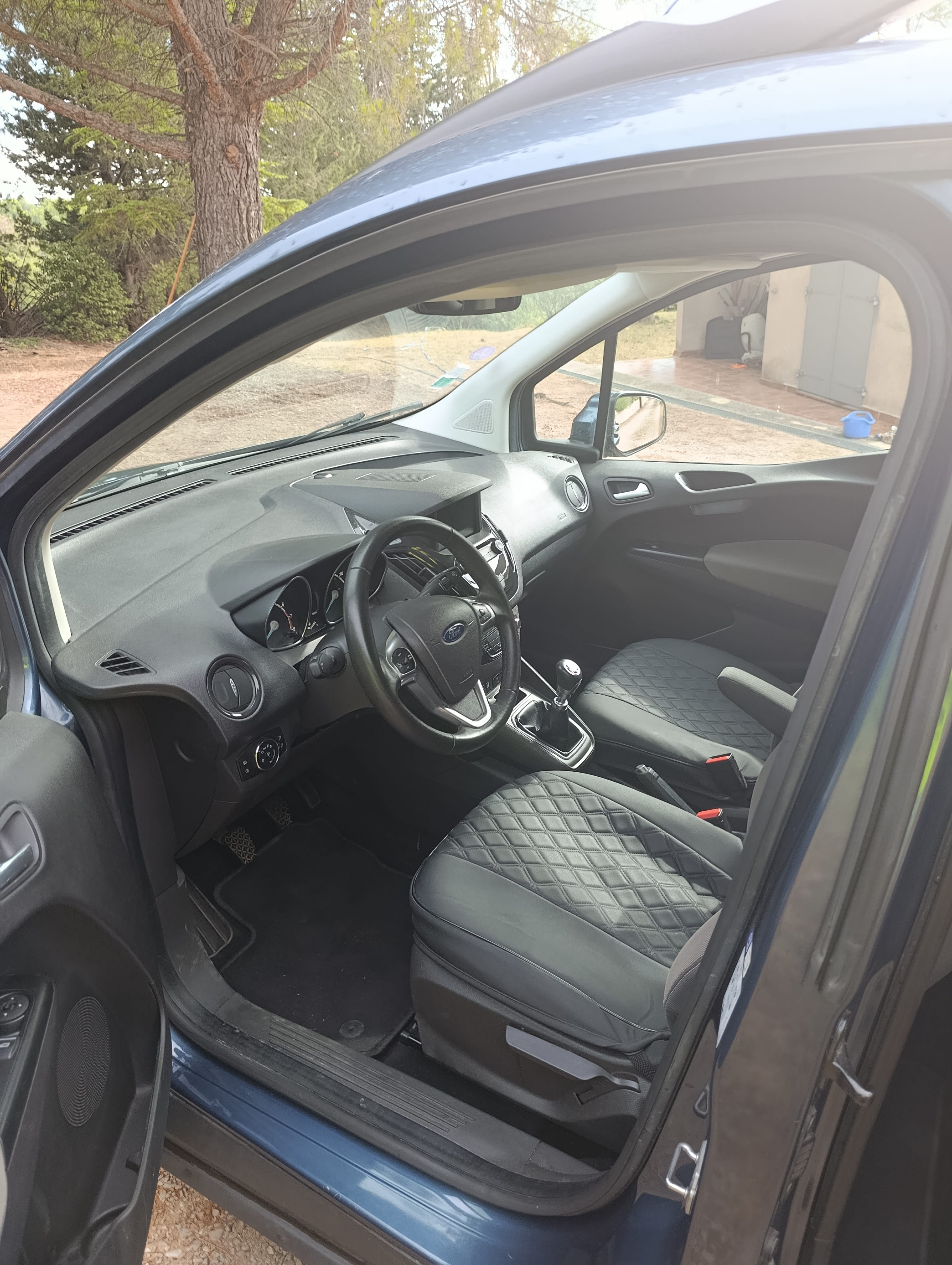 Ford Tourneo Courier avec Port USB