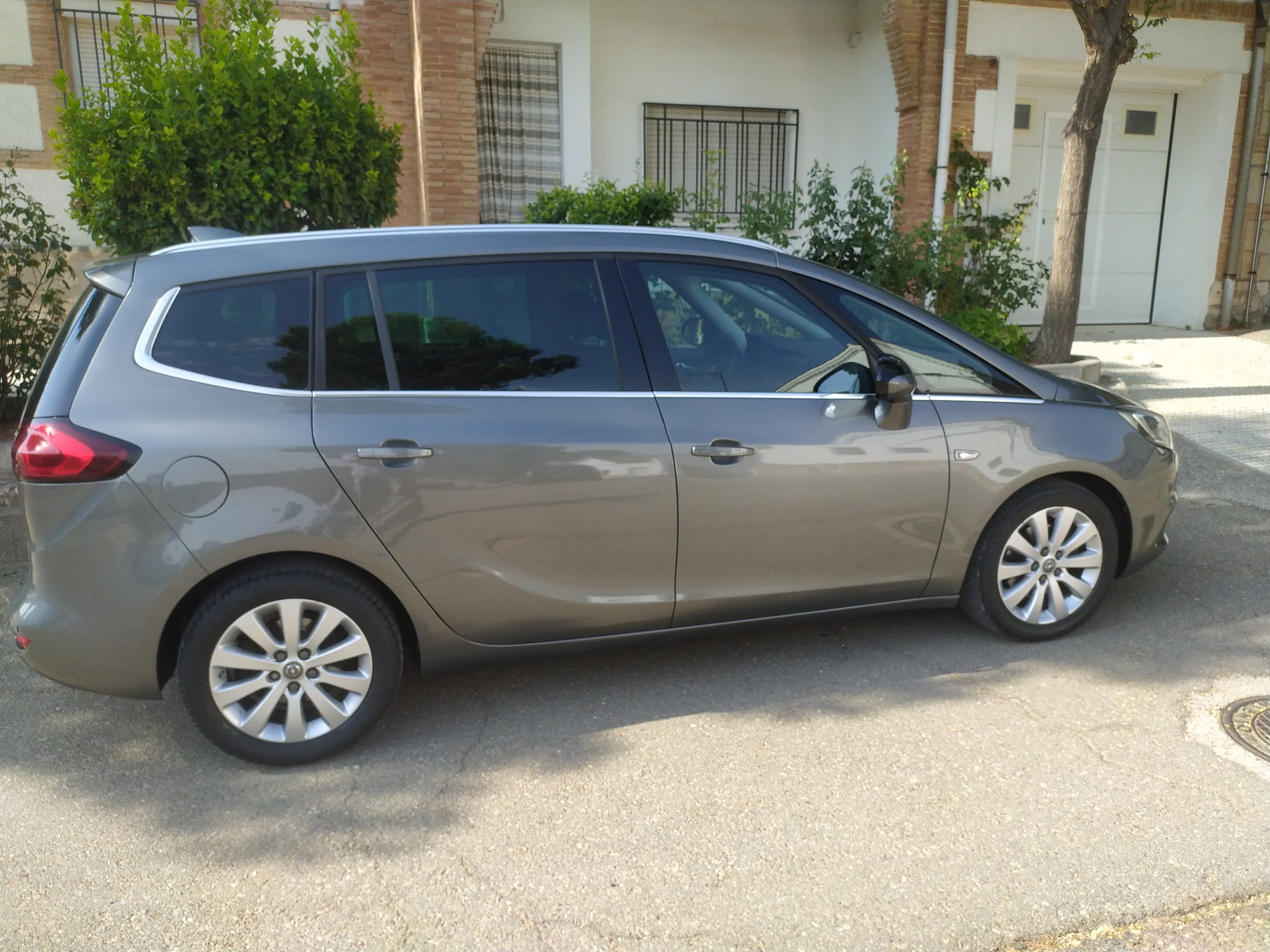 Opel Zafira Tourer mit Klimaanlage