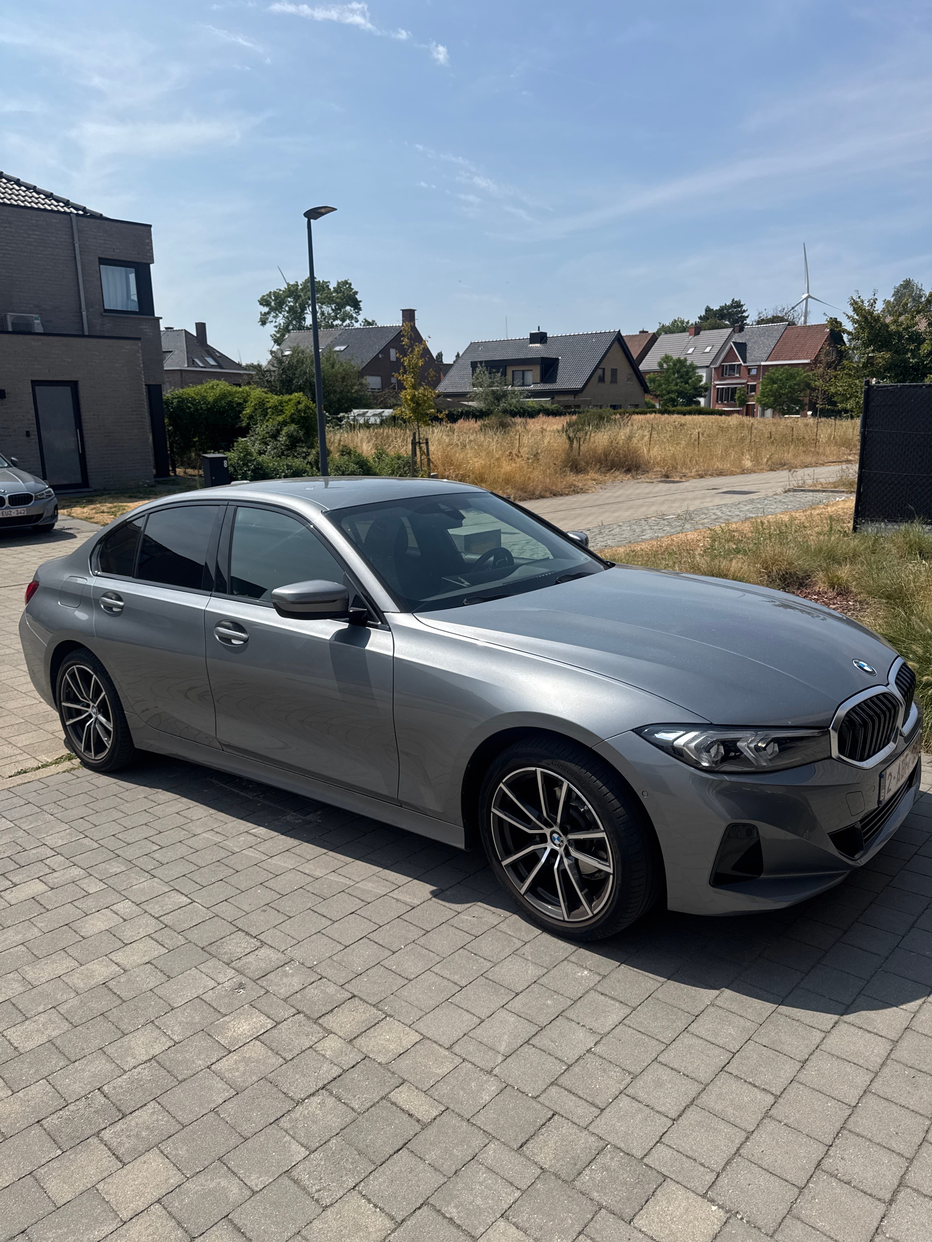 BMW Série 3 318d, 2023, Euro 95 (E10), automatisch