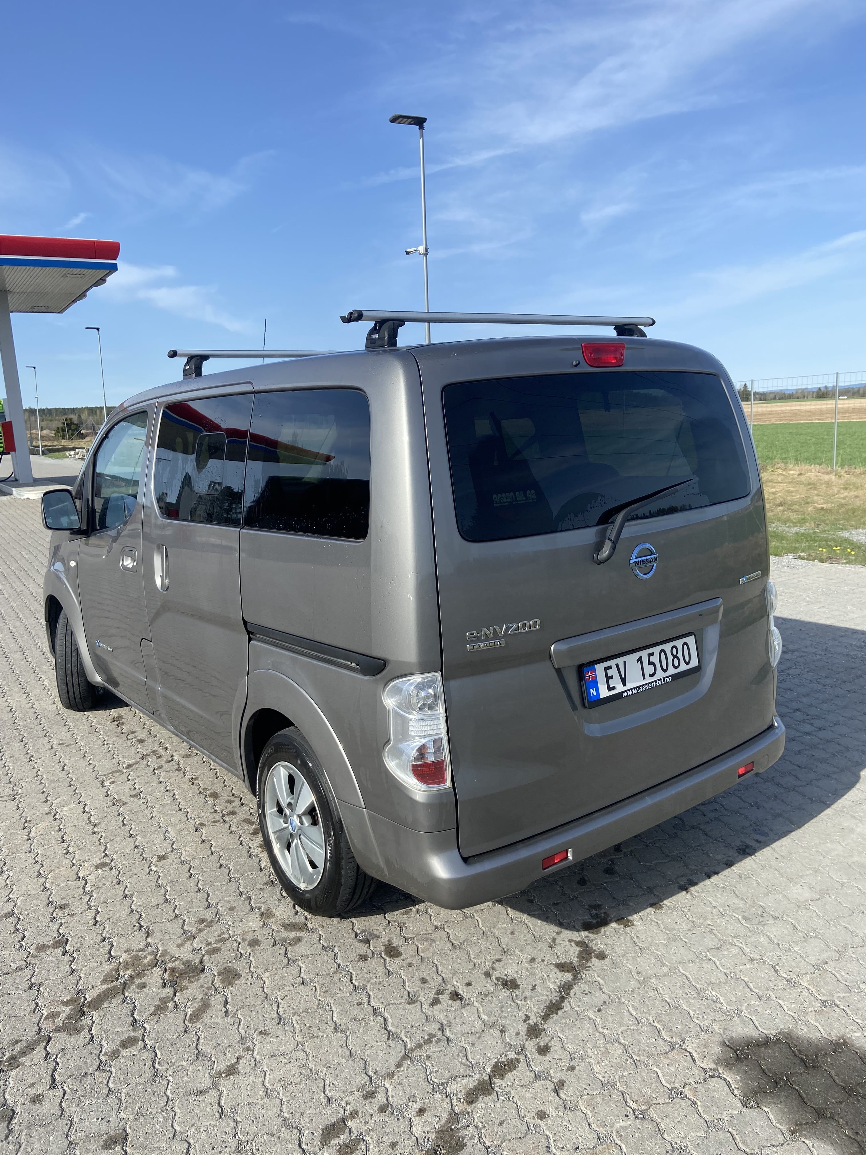 Nissan e-NV200 Evalia med Skistativ