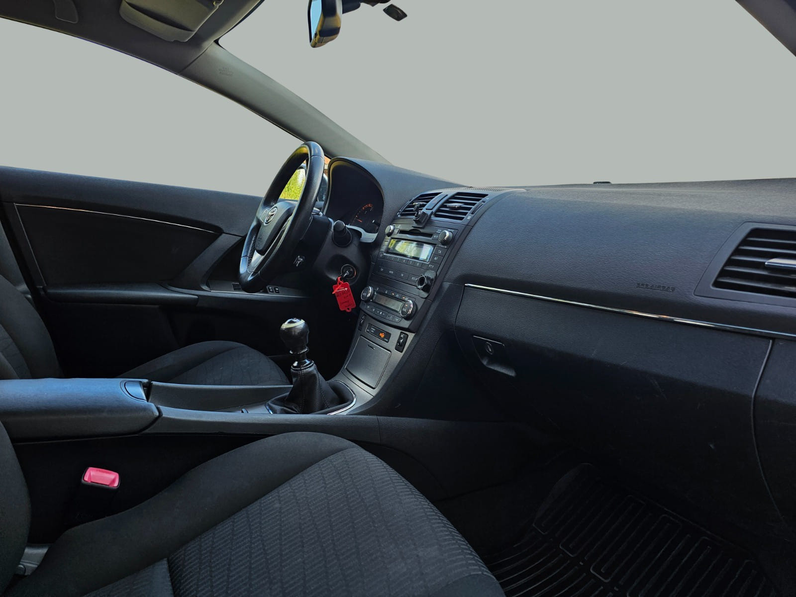 Toyota Avensis with Audio / iPod input