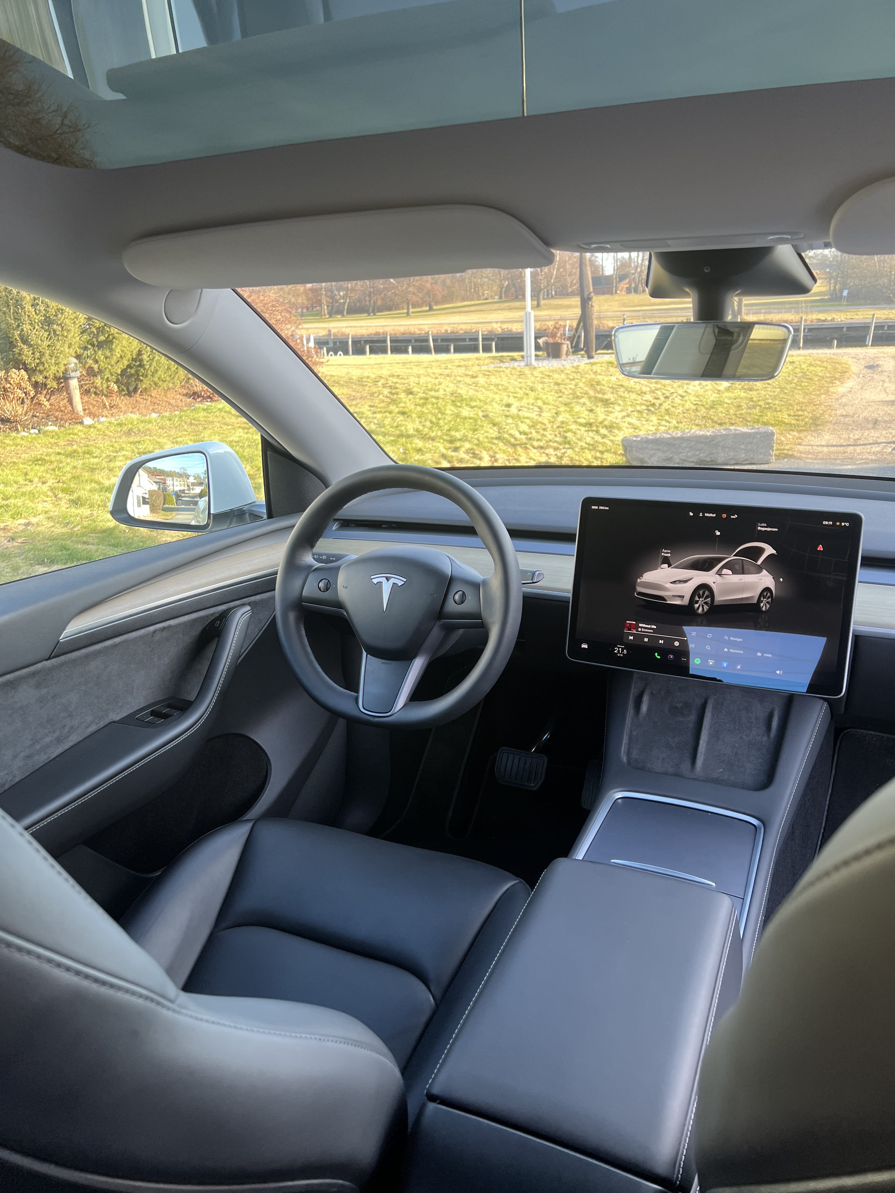 Tesla Model Y Standard Range med Cruisekontroll