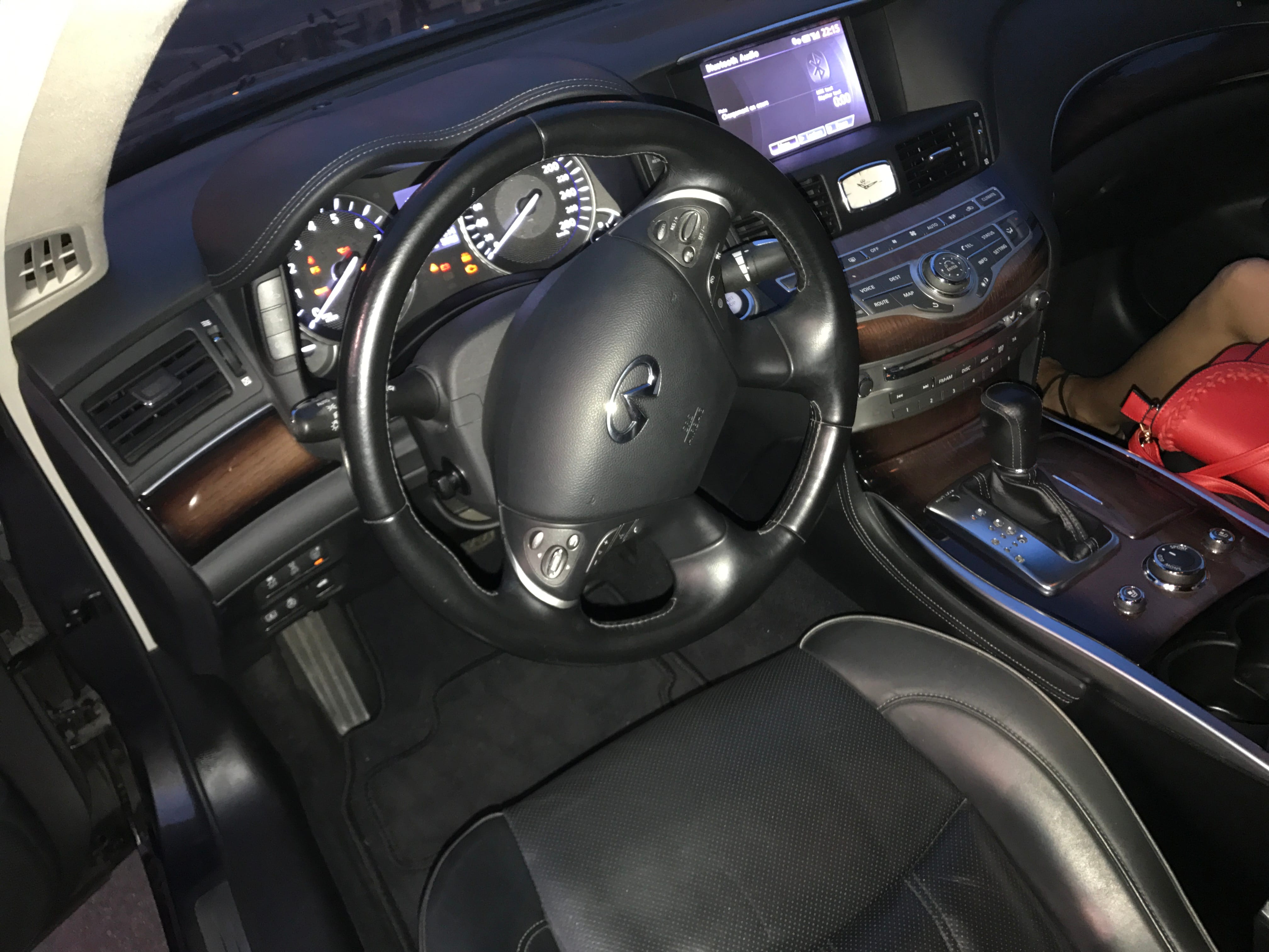 Infiniti M35 3.5 hybride  370 cvx avec Climatisation