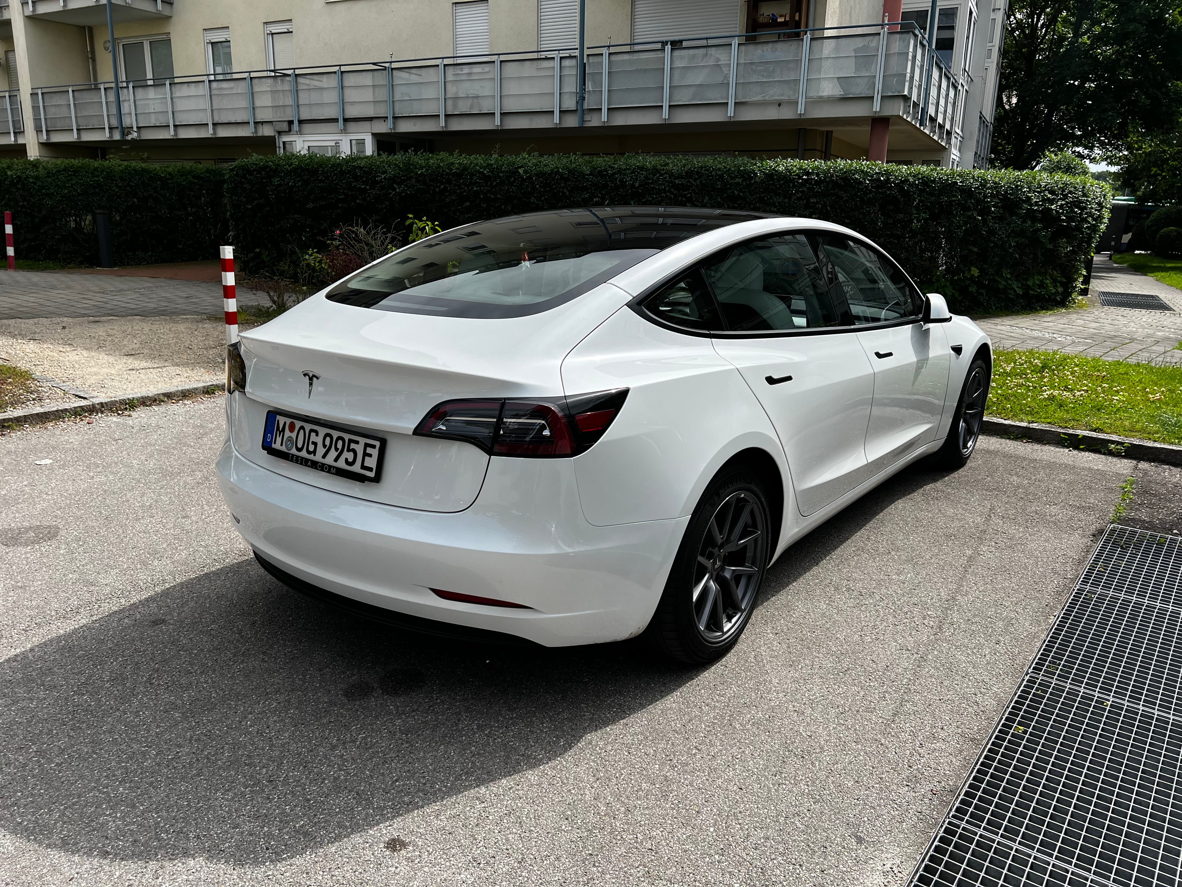 Tesla Model 3 Standard Range Plus mit Bluetooth-Audio