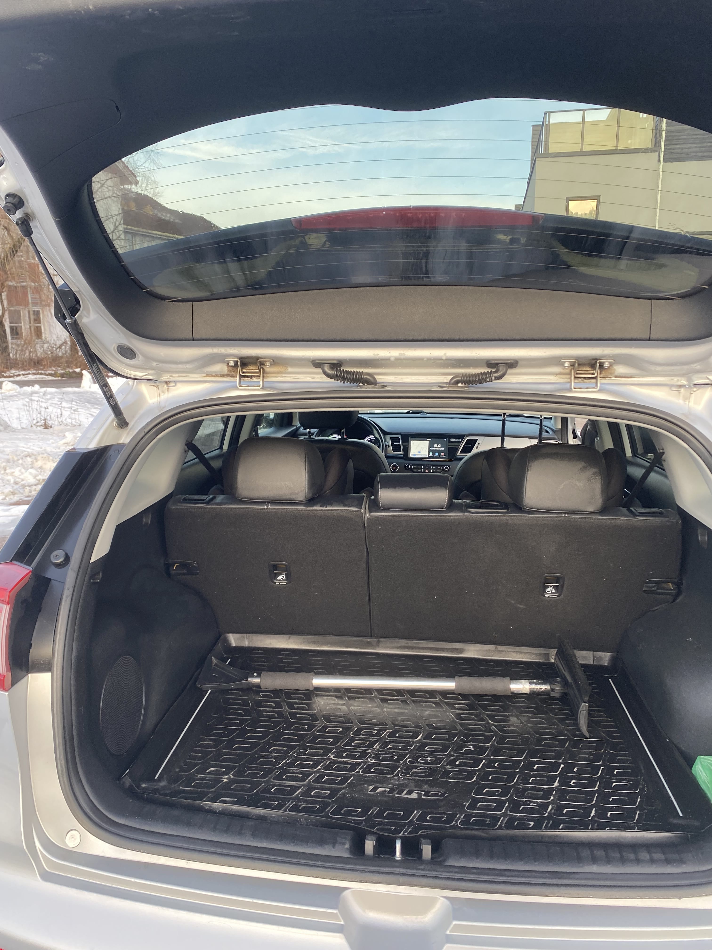 Kia Niro Hybrid med Babysete