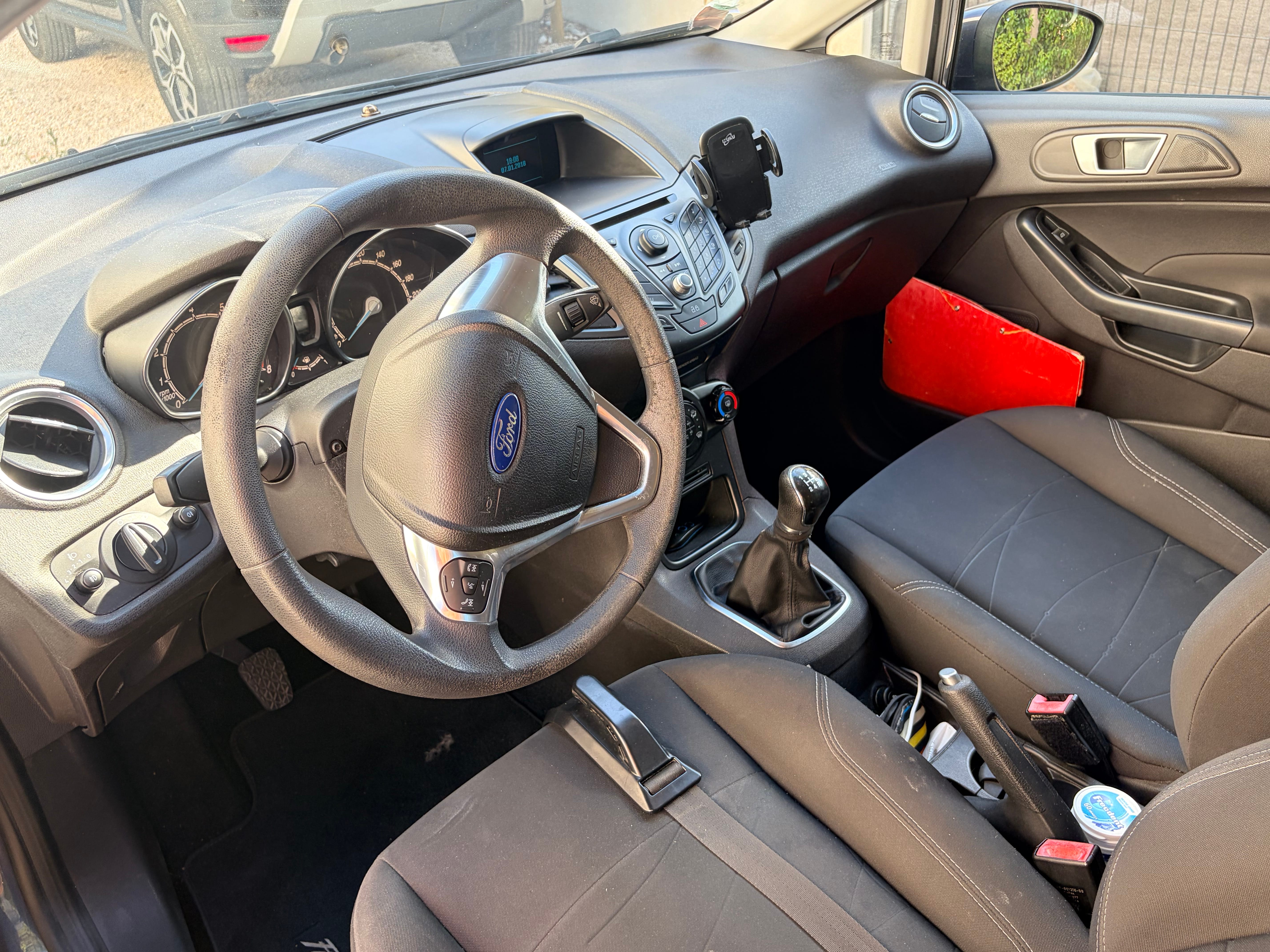 Ford Fiesta avec Siège bébé