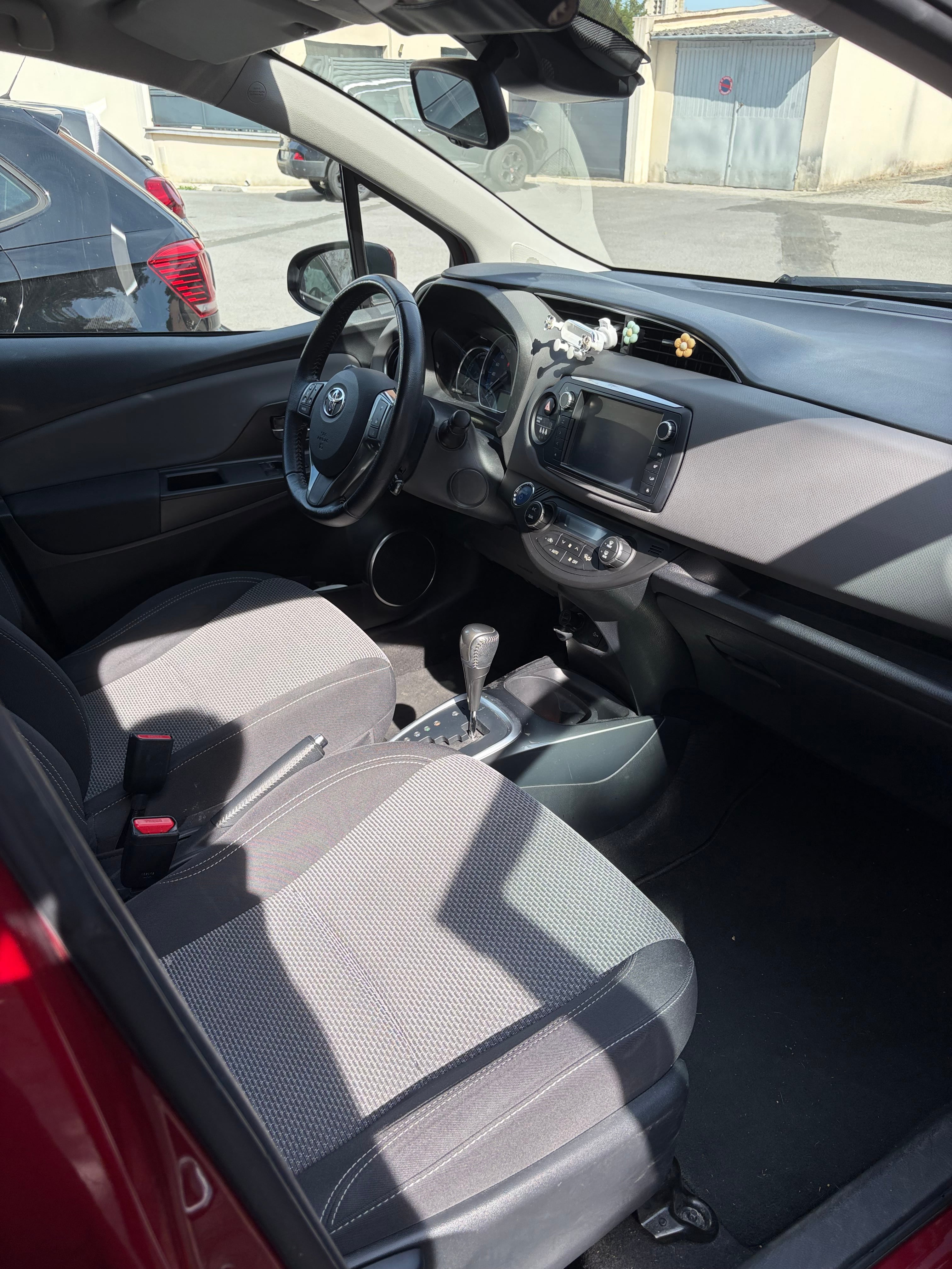 Toyota Yaris Hybride avec GPS