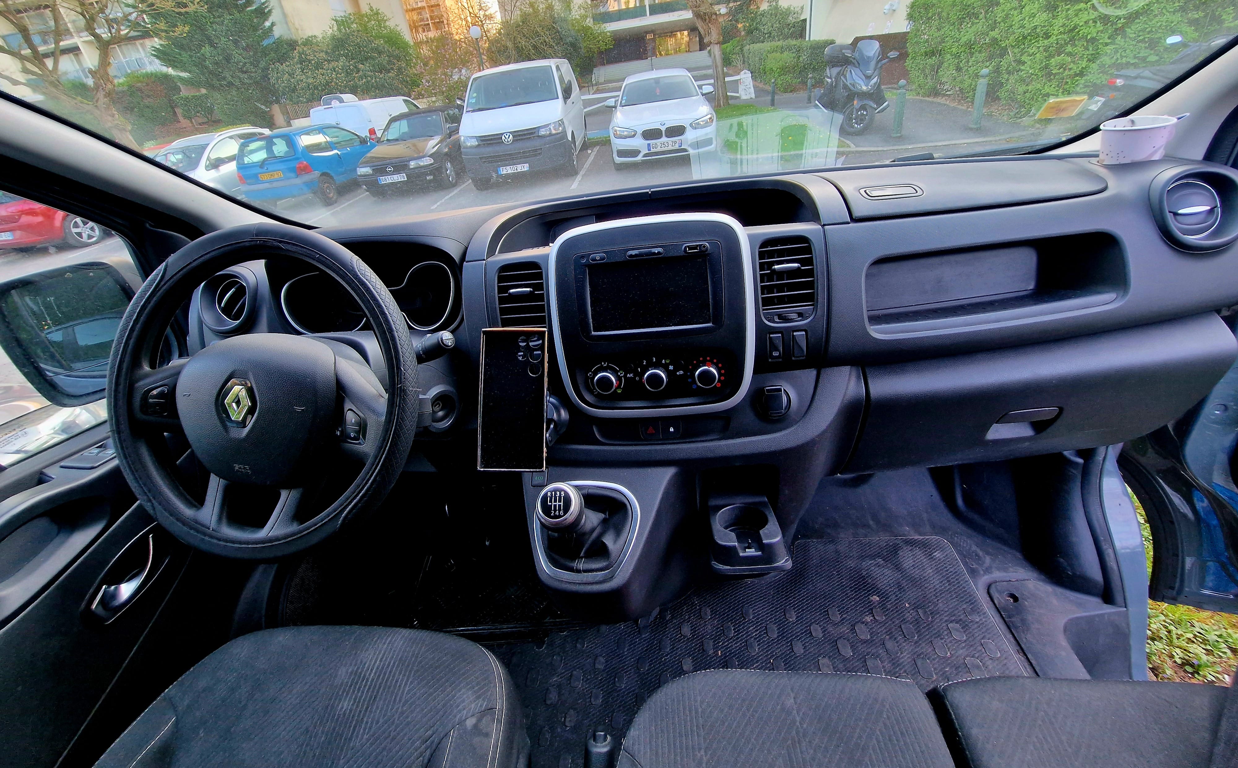 Renault Trafic 2.0 DCI 120CH avec GPS