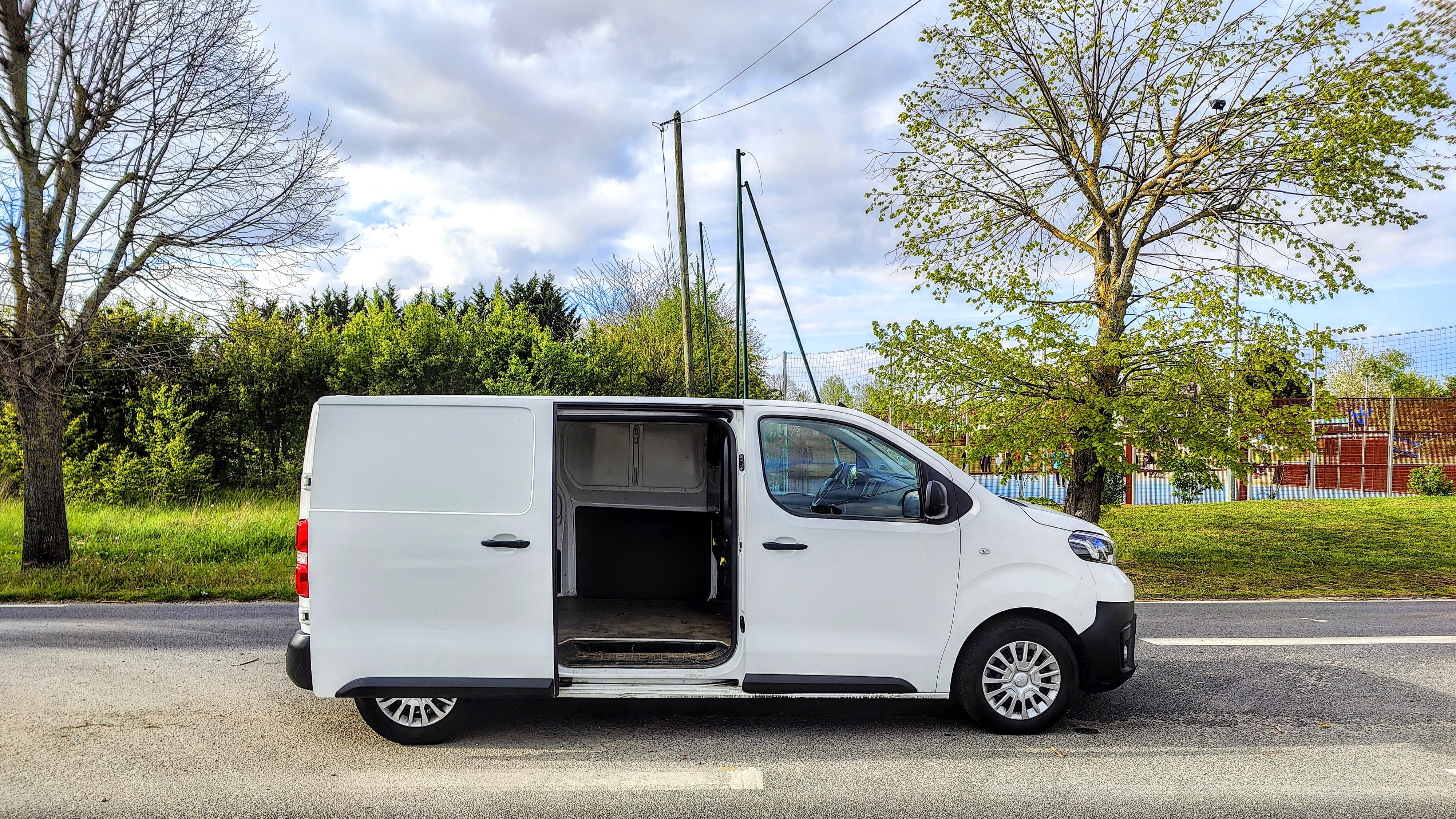 Toyota Proace Fourgon  6,6m3 - FZ720DP avec Entrée audio / iPod
