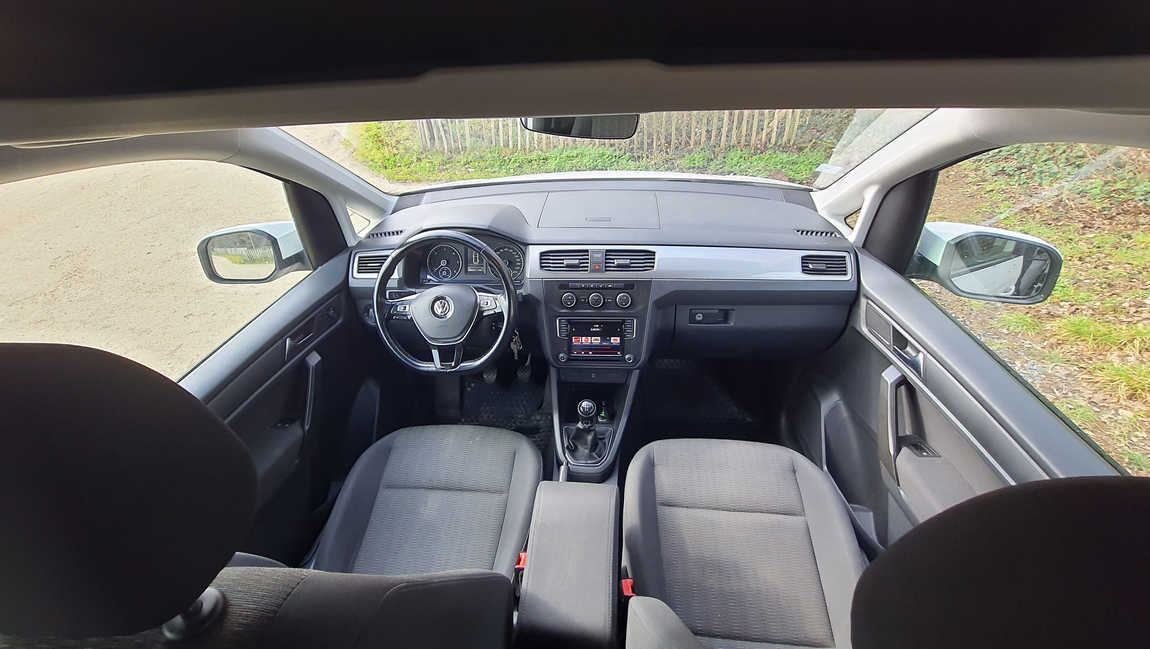 Volkswagen Caddy Maxi Van with Bluetooth audio