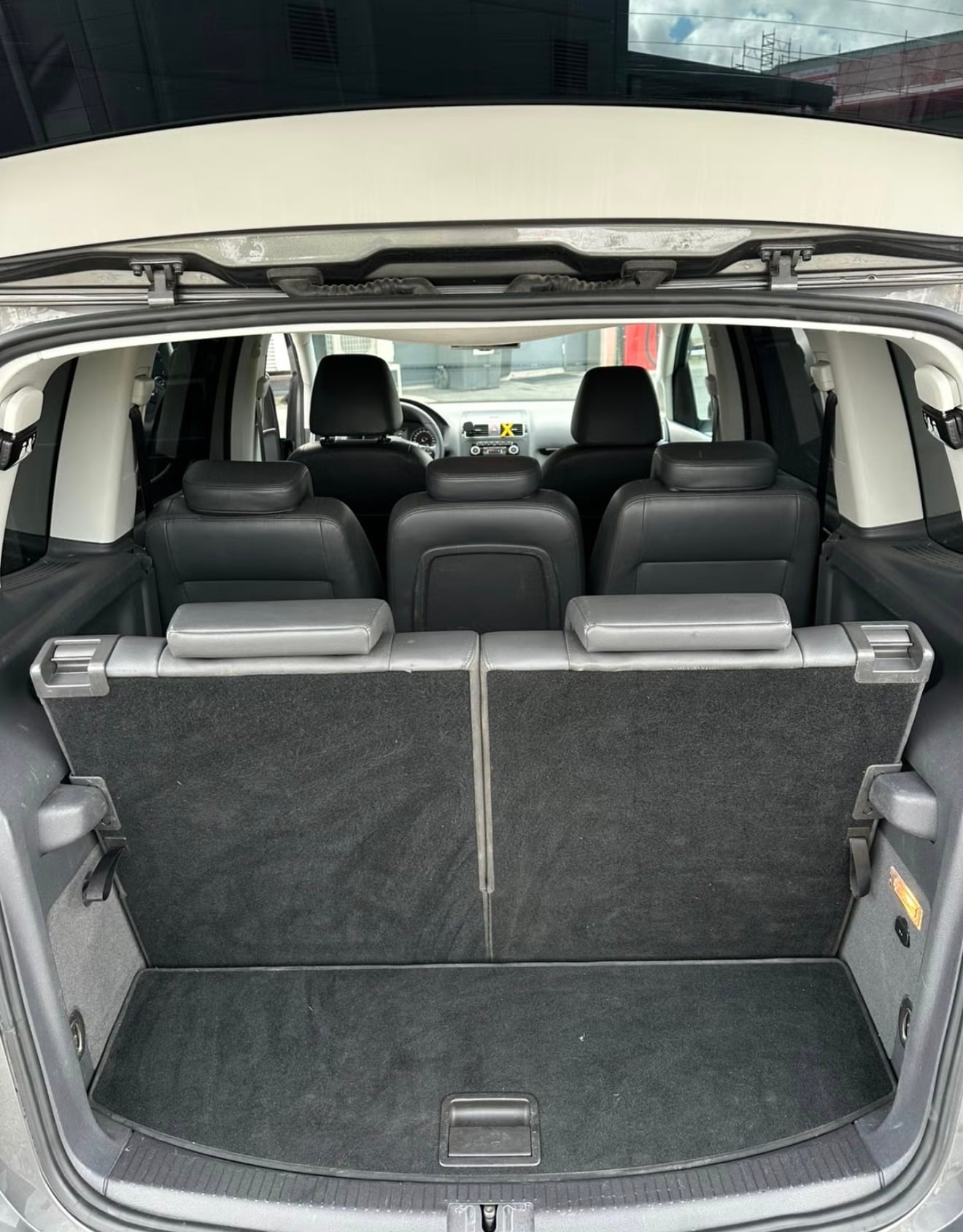 Volkswagen Touran with USB charging ports