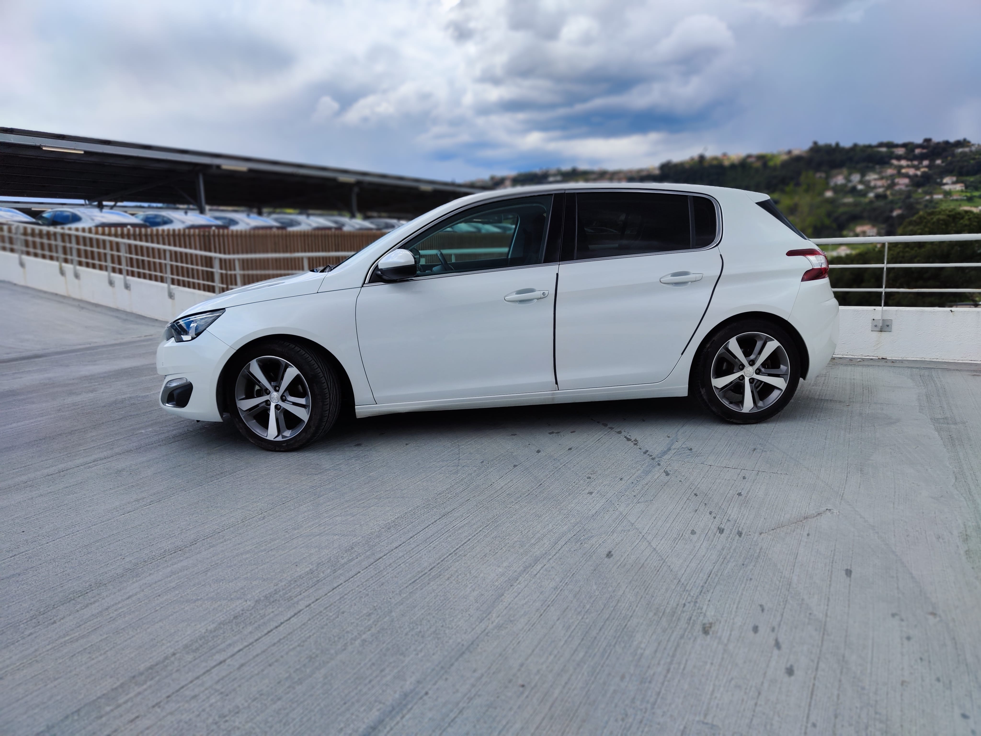 Peugeot 308 1.6 130cv with GPS