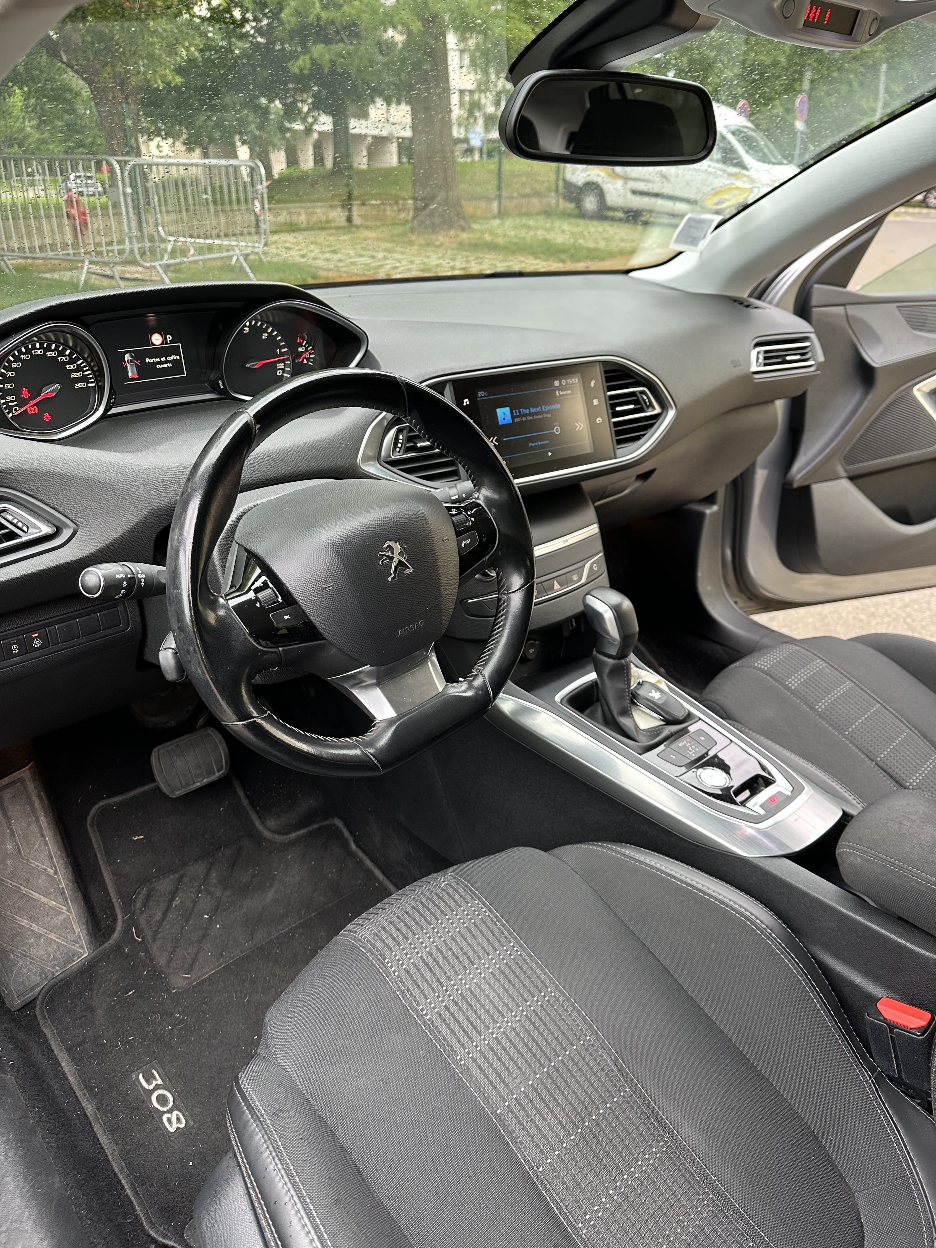 Peugeot 308 avec Apple CarPlay