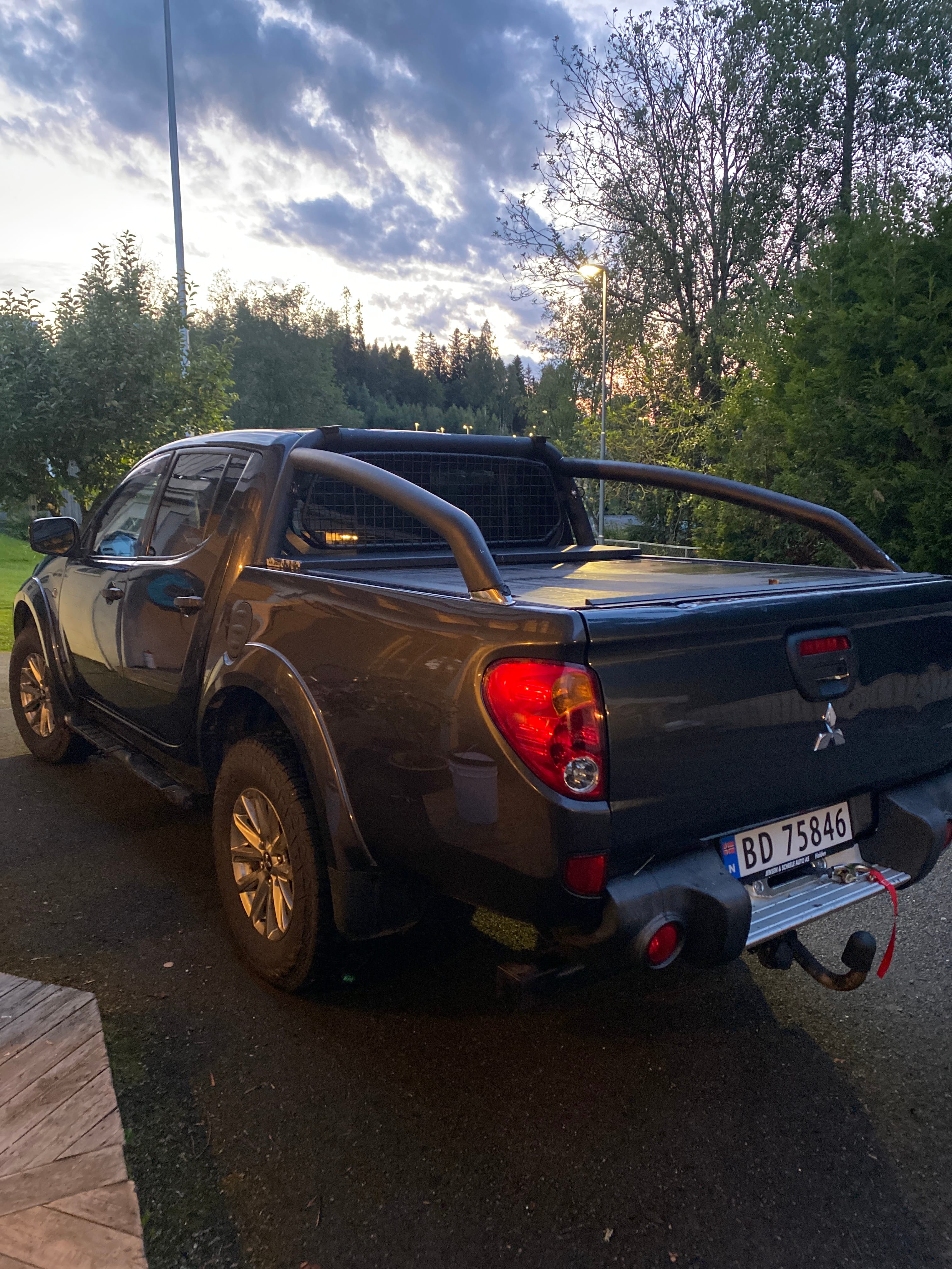Mitsubishi L200 Pick-Up Ryggekamera, automatgir lettkjørt 5 seter pickup med Firehjulstrekk