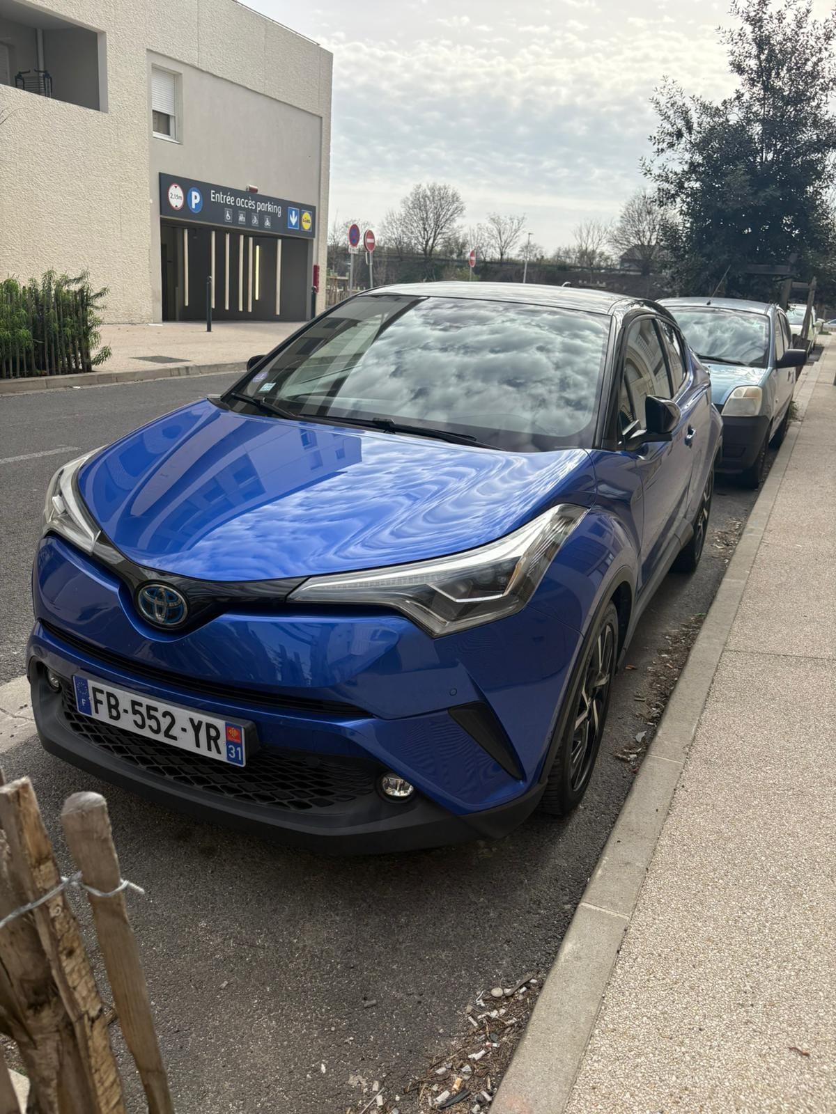 Toyota C-HR, 2018, Essence 95 / Électrique (hybride), automatique
