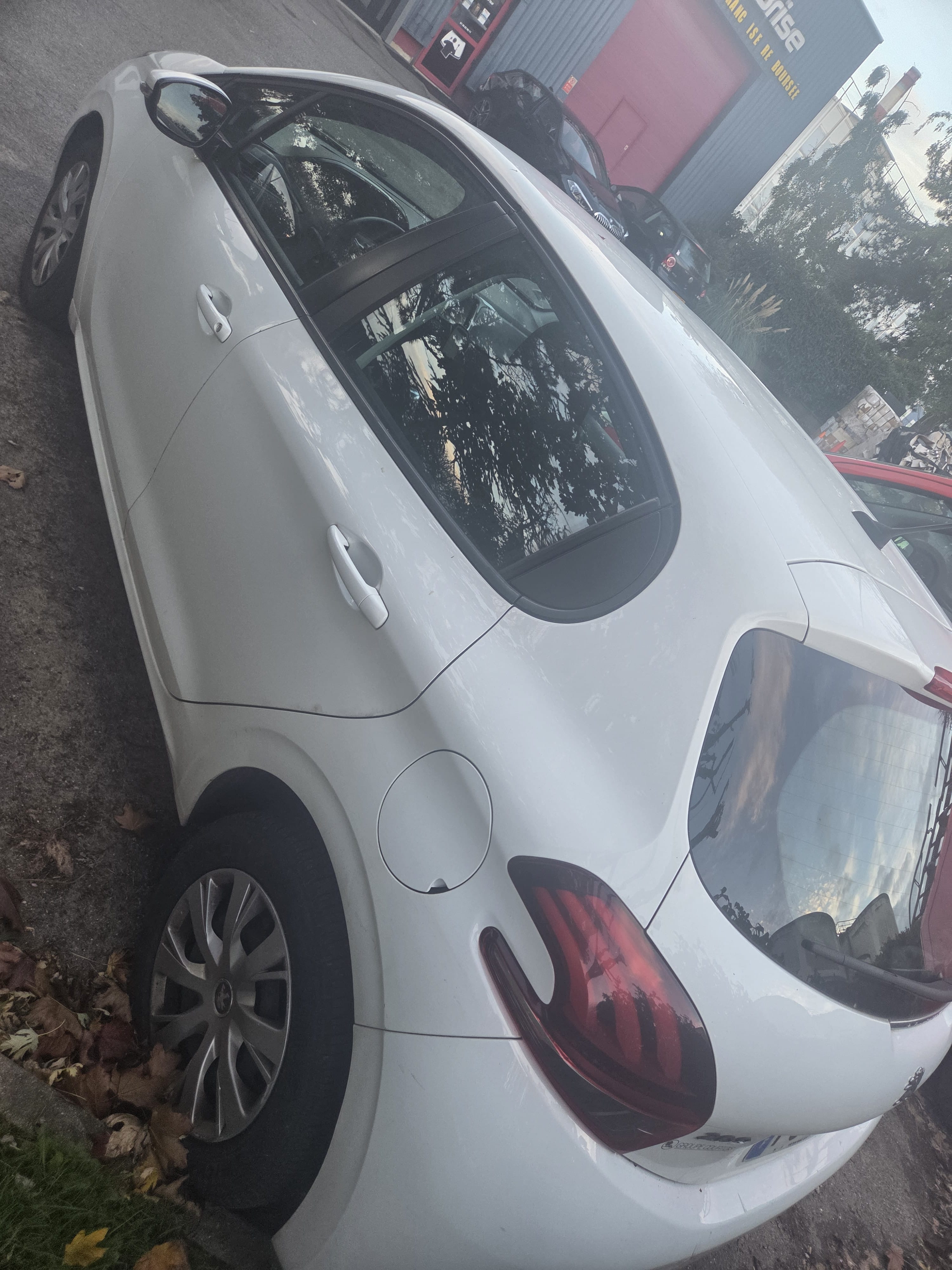Peugeot 208 Société avec GPS
