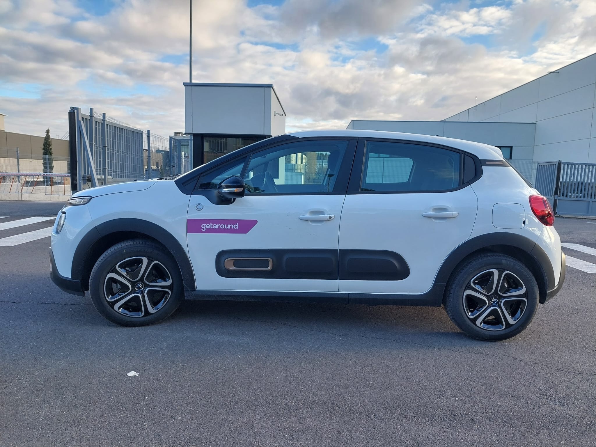 Citroen C3 1.2 PURETECH 83CV C-SERIES con Aire acondicionado