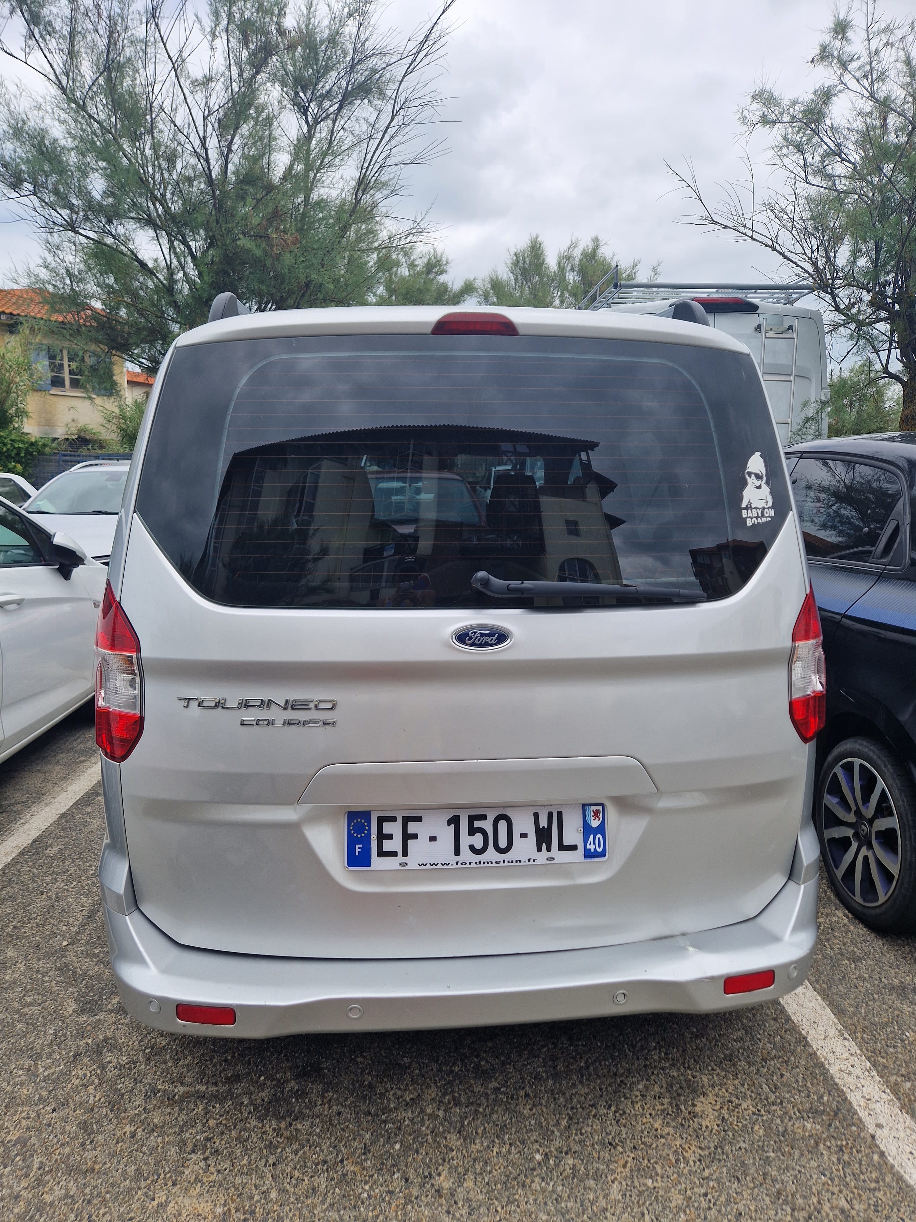 Ford Tourneo Courier avec Régulateur de vitesse