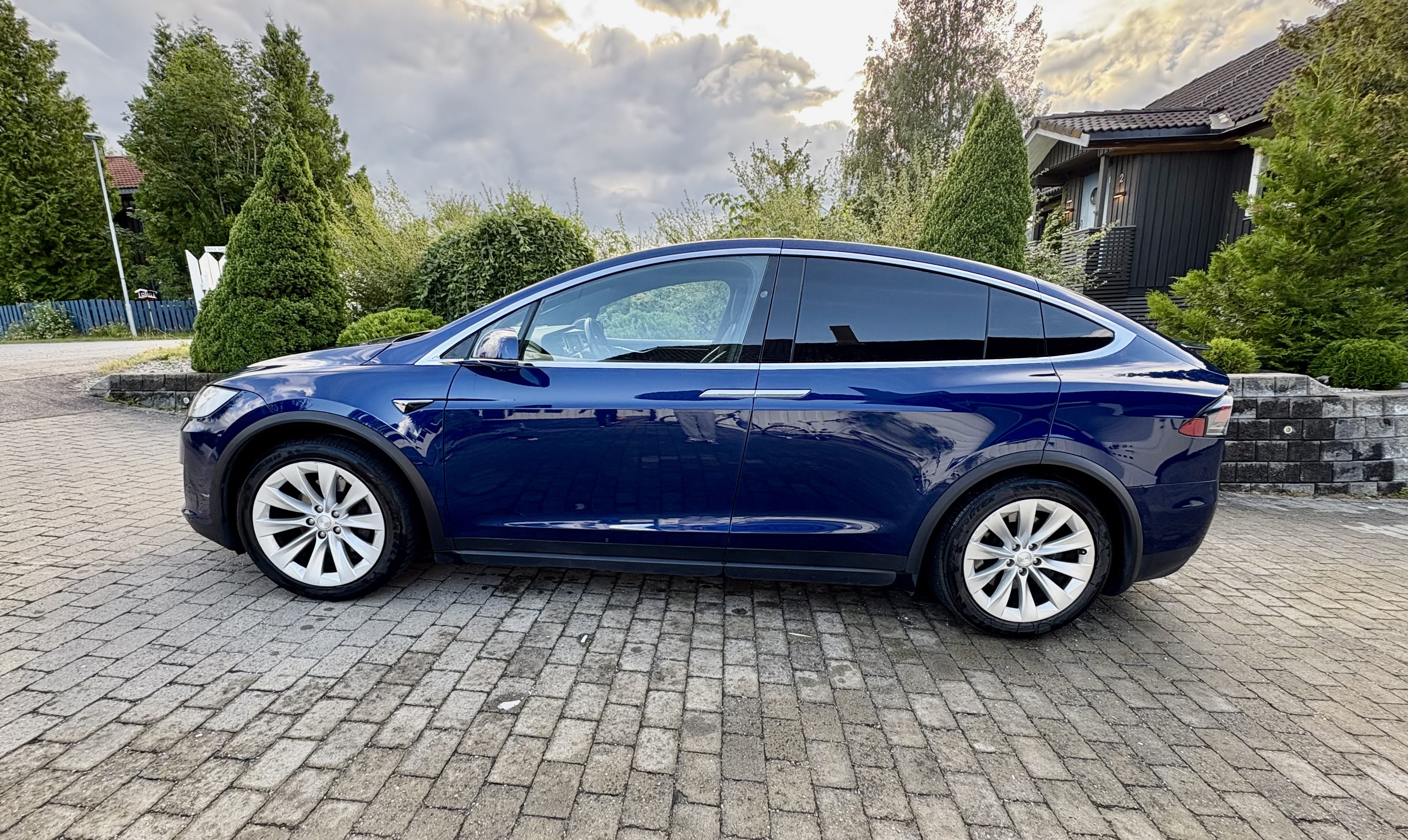 Tesla Model X 75D med Aircondition