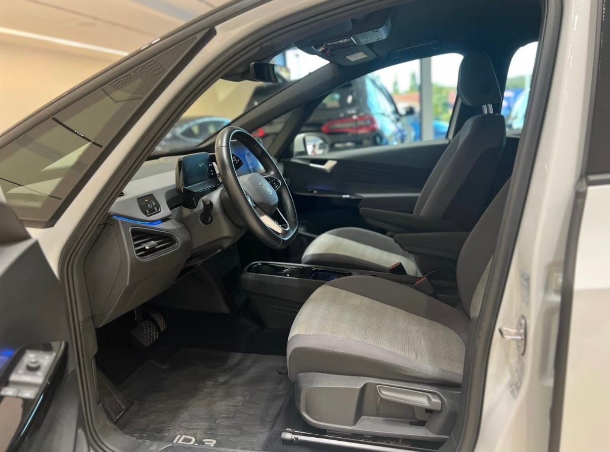 Volkswagen ID.3 Pro with Backup camera