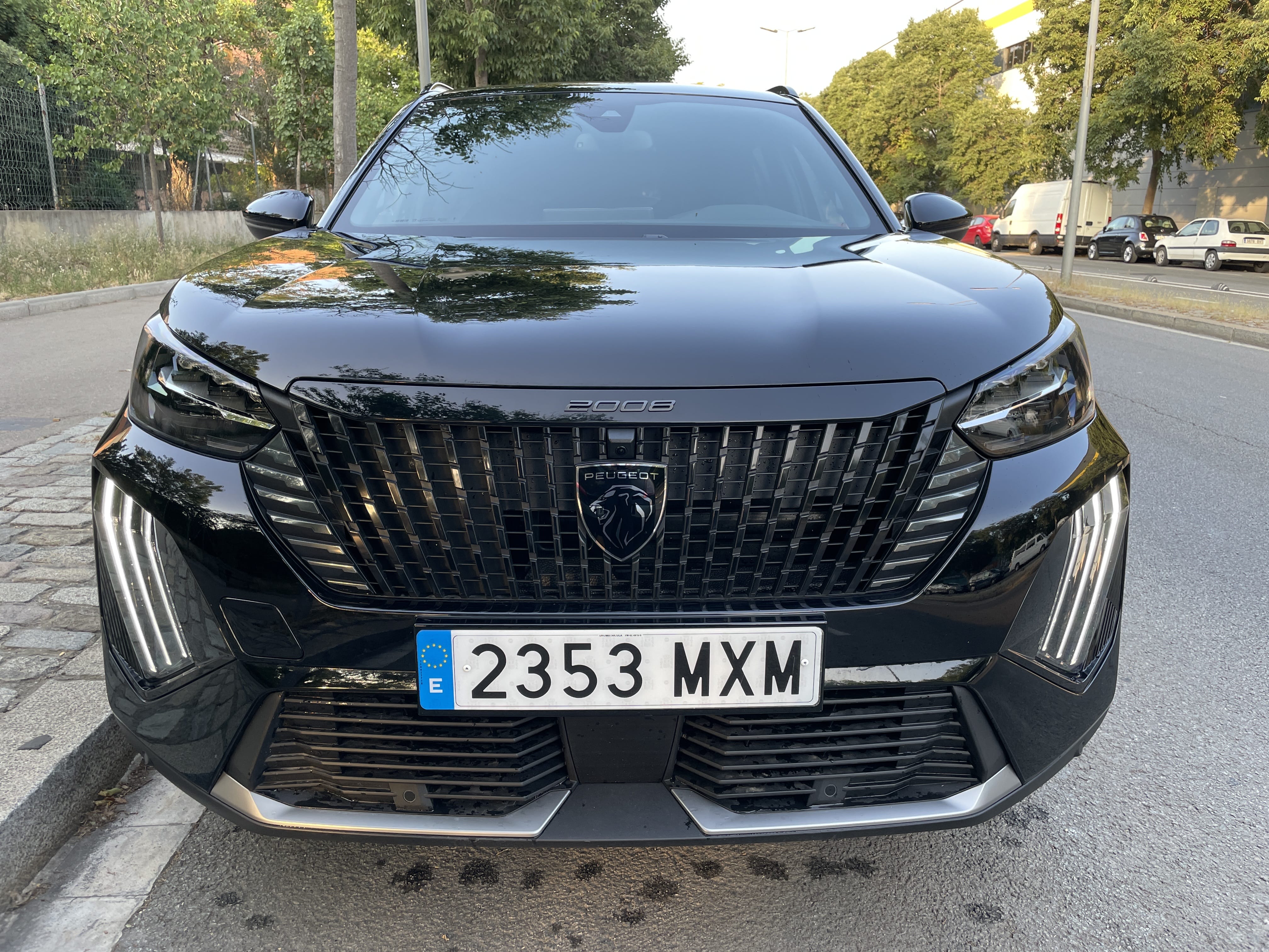 Peugeot e-2008 con Apple CarPlay