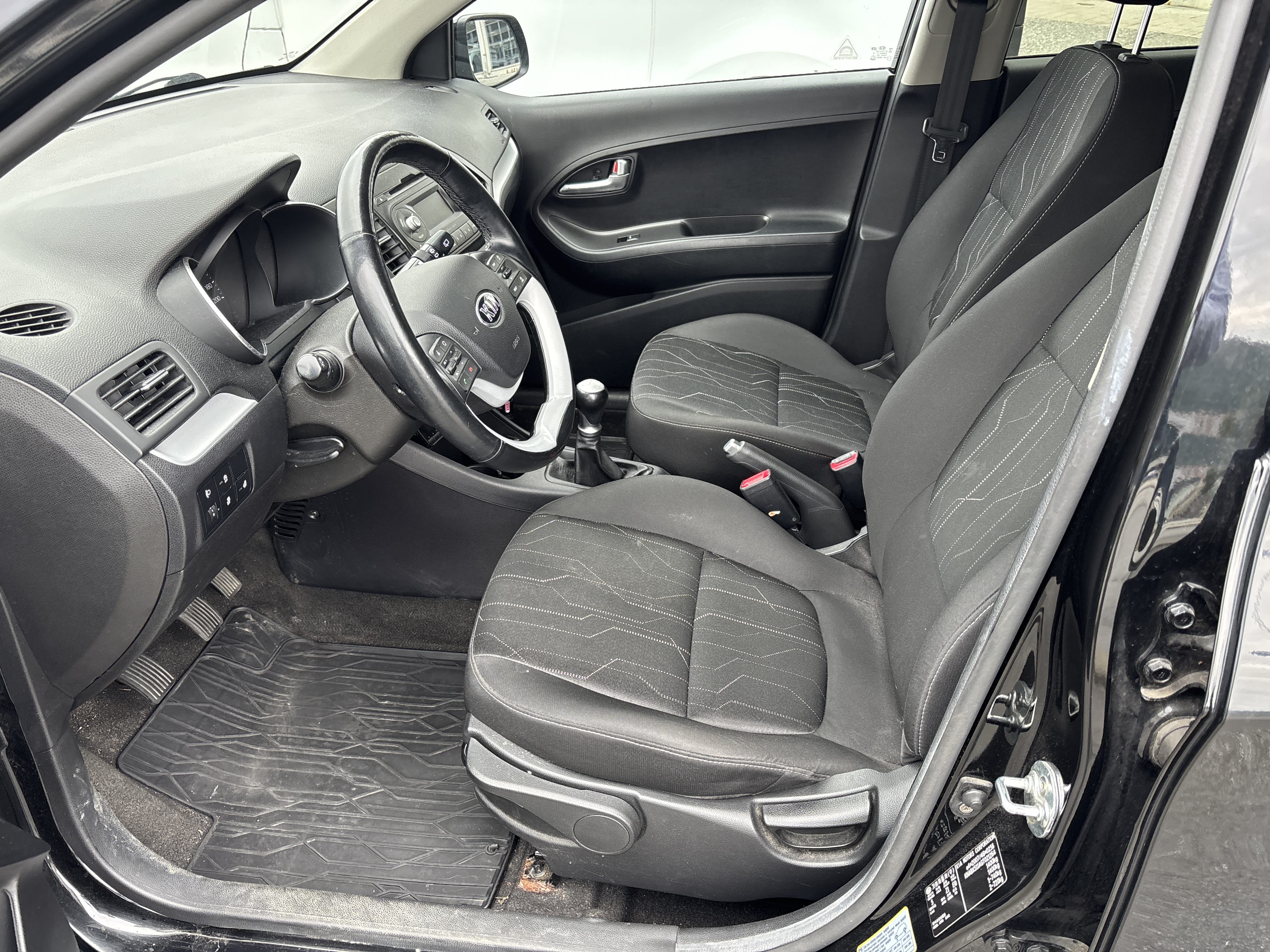 Kia Picanto 5 seter sort