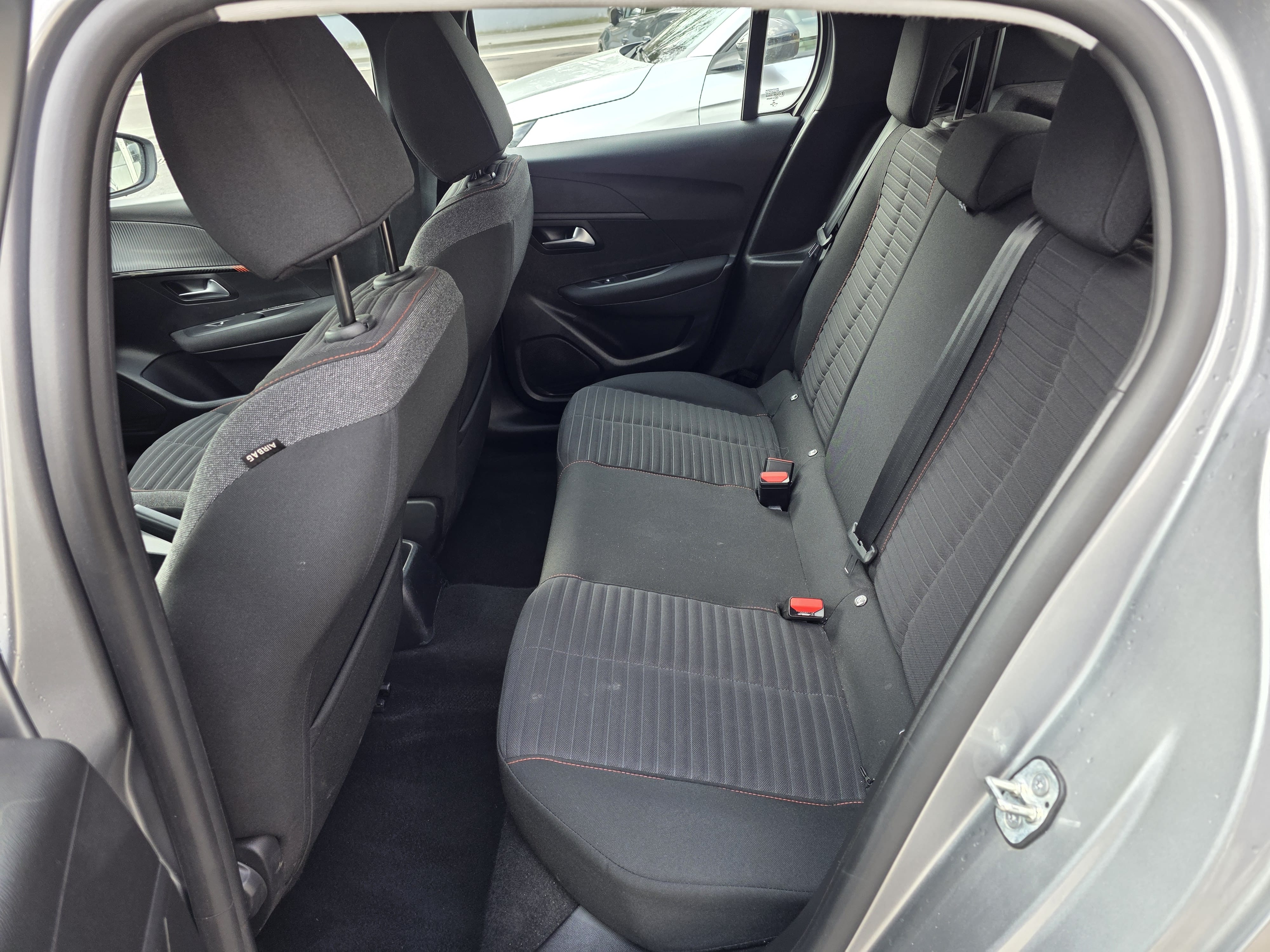 Peugeot 208 avec Apple CarPlay