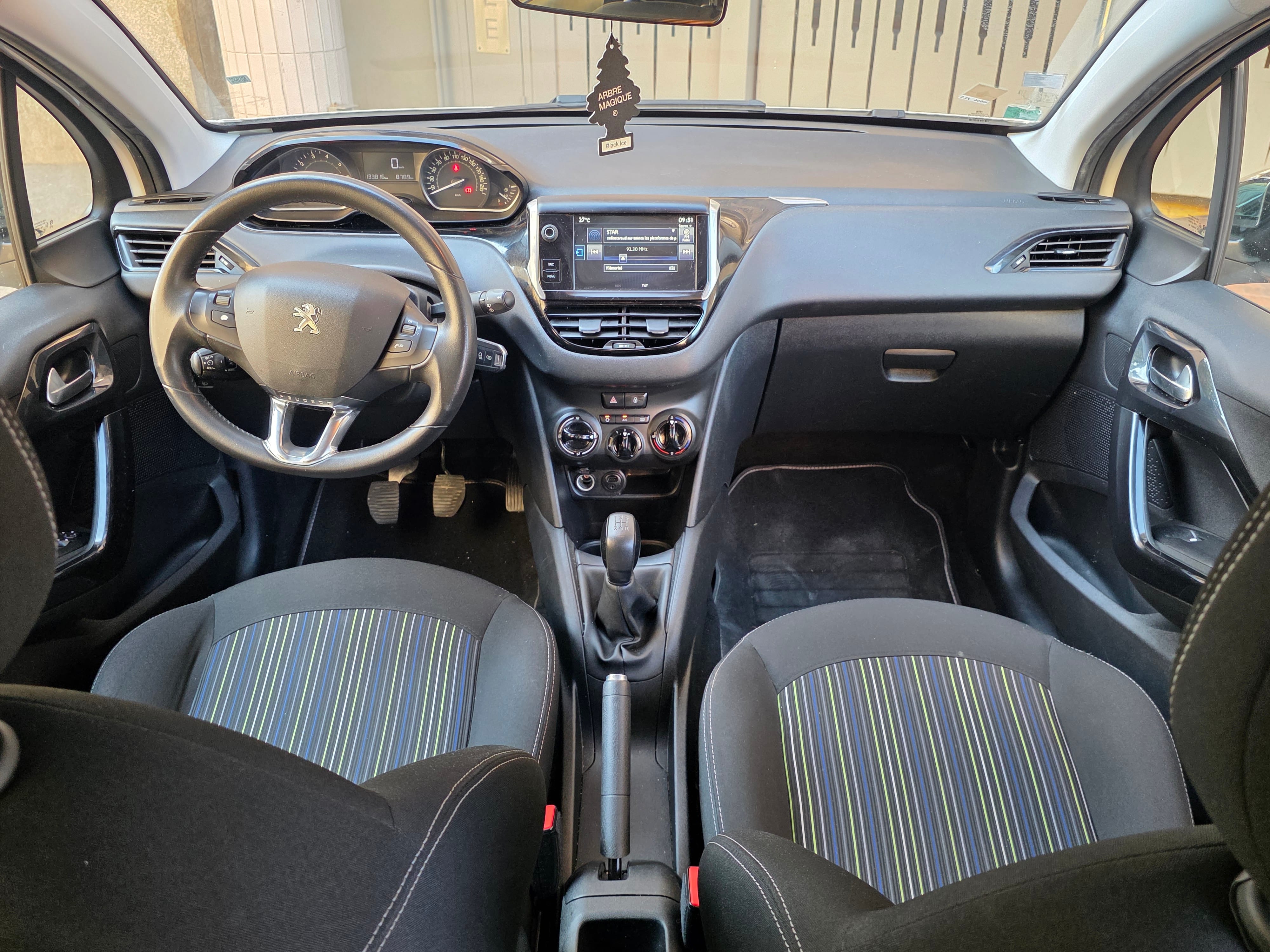 Peugeot 208 avec Siège bébé