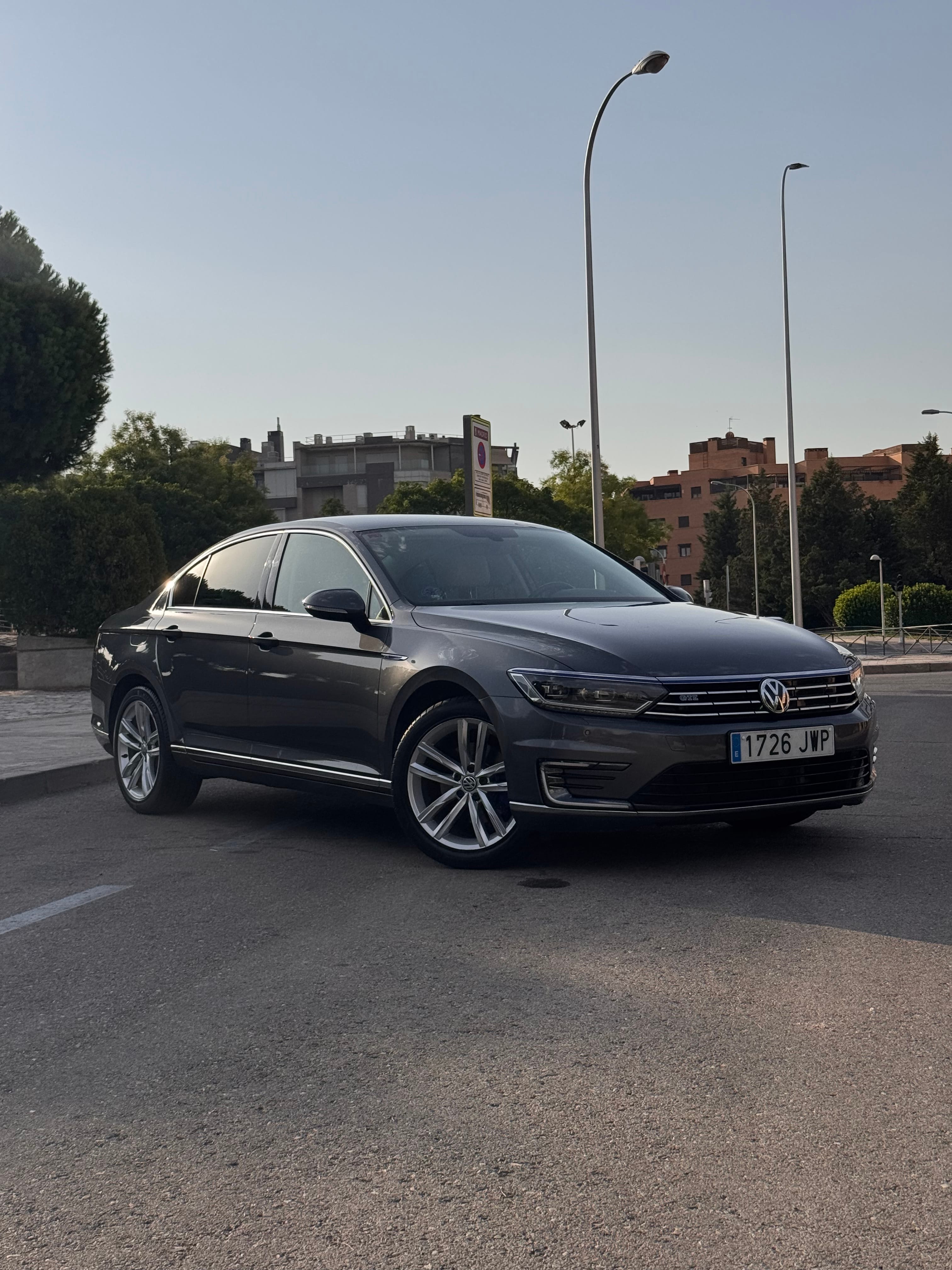 Volkswagen Passat GTE, 2017, Gasolina 95 / Eléctrico (híbrido), Automático
