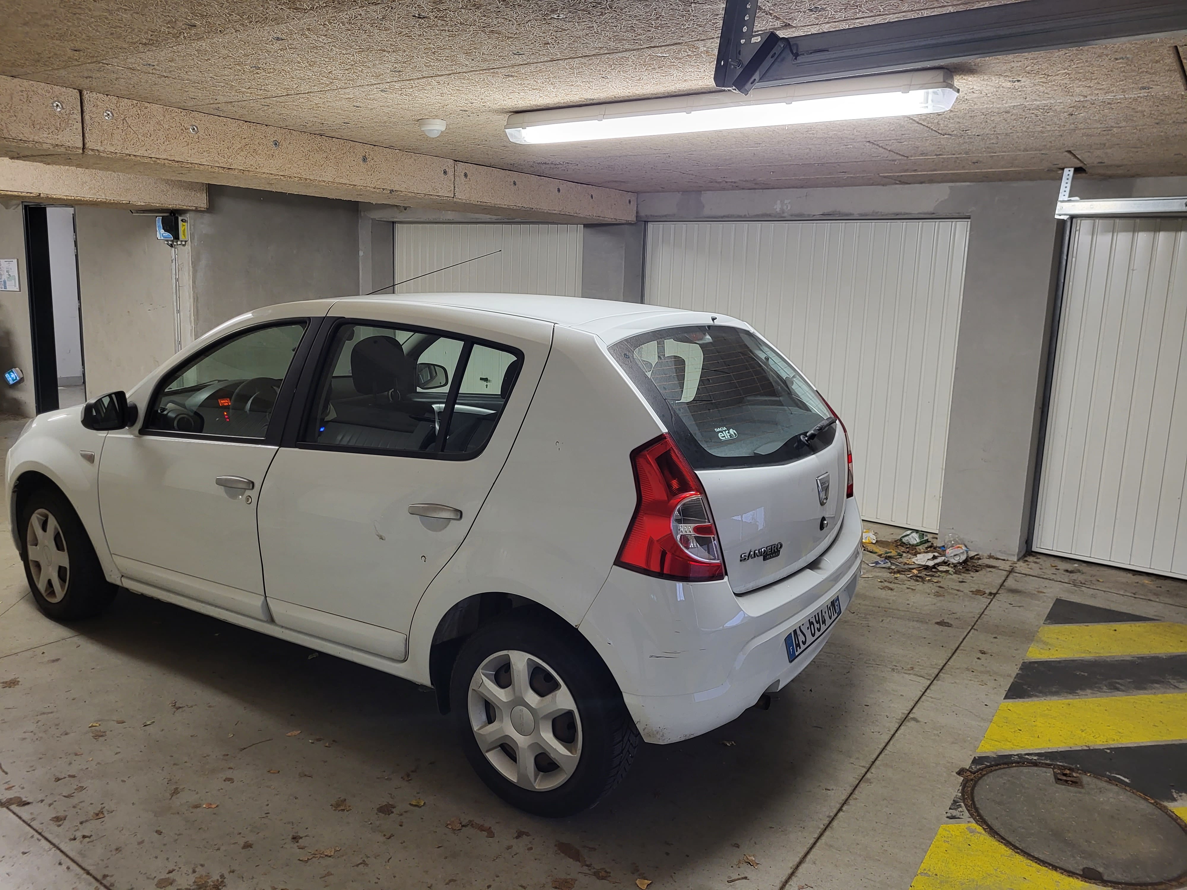 Dacia Sandero 1,4MPI bi-carburation essence-GPL avec Pneus neige