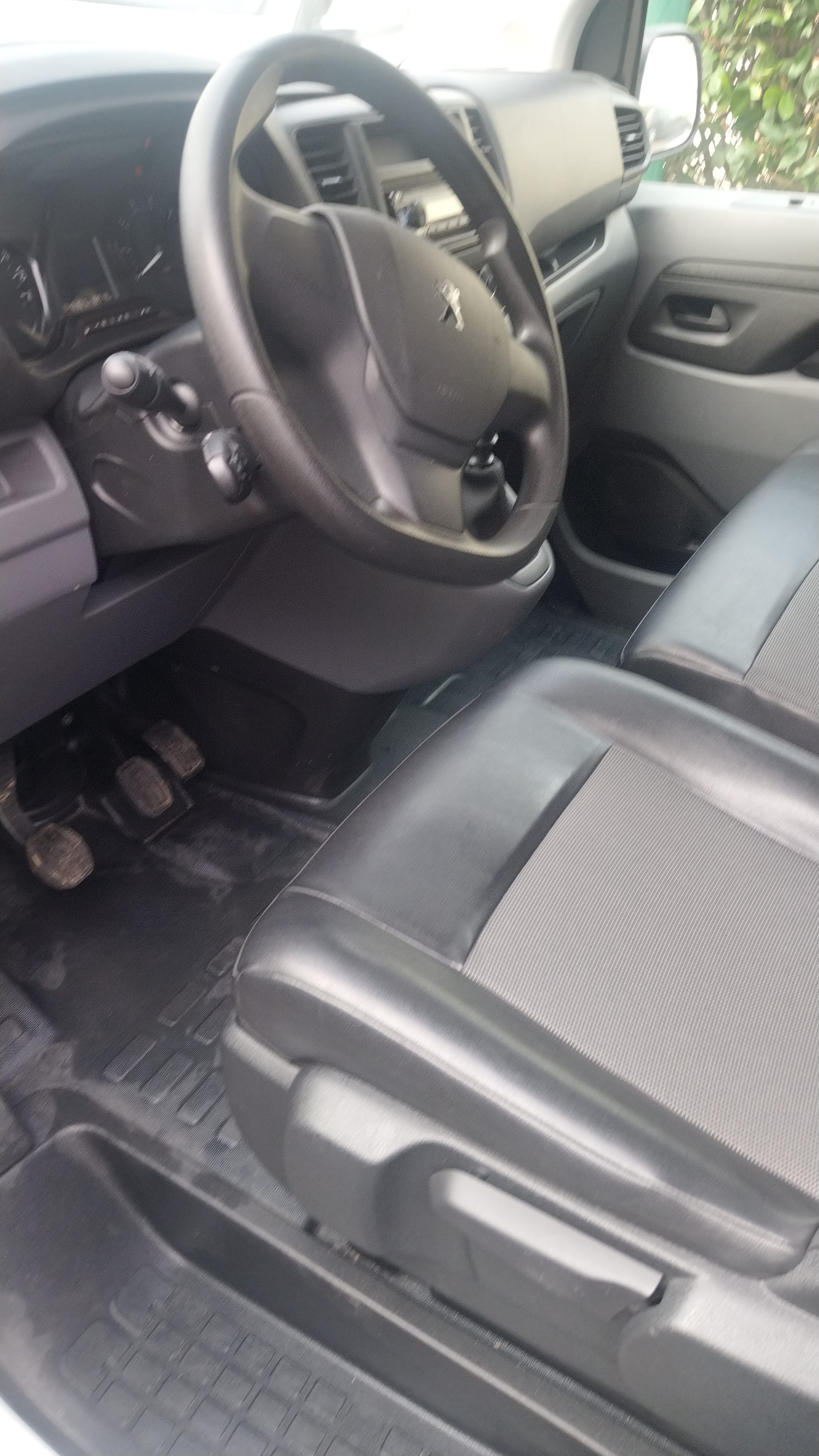 Peugeot Expert avec Coffre de toit