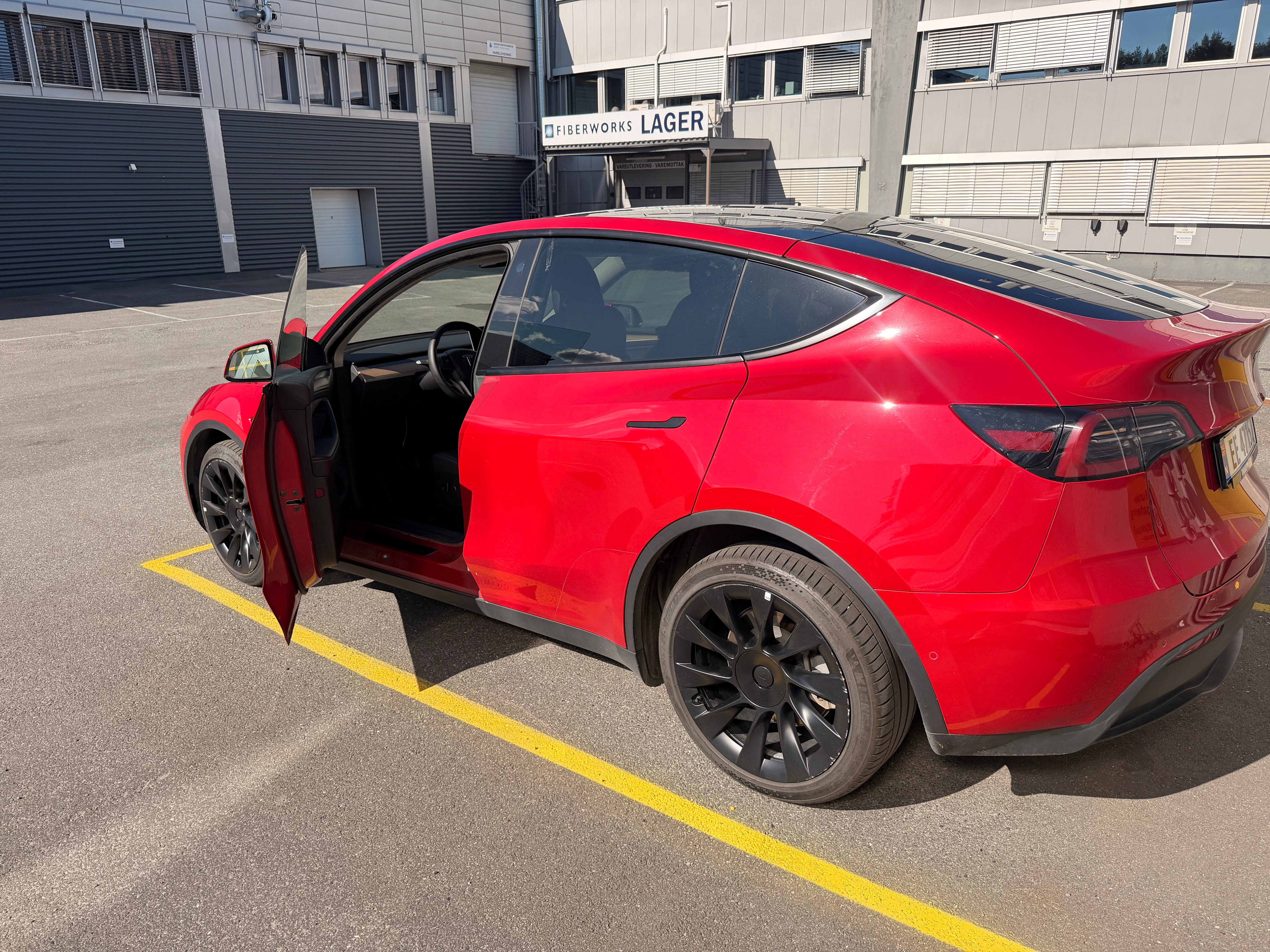 Tesla Model Y Long Range med Aircondition