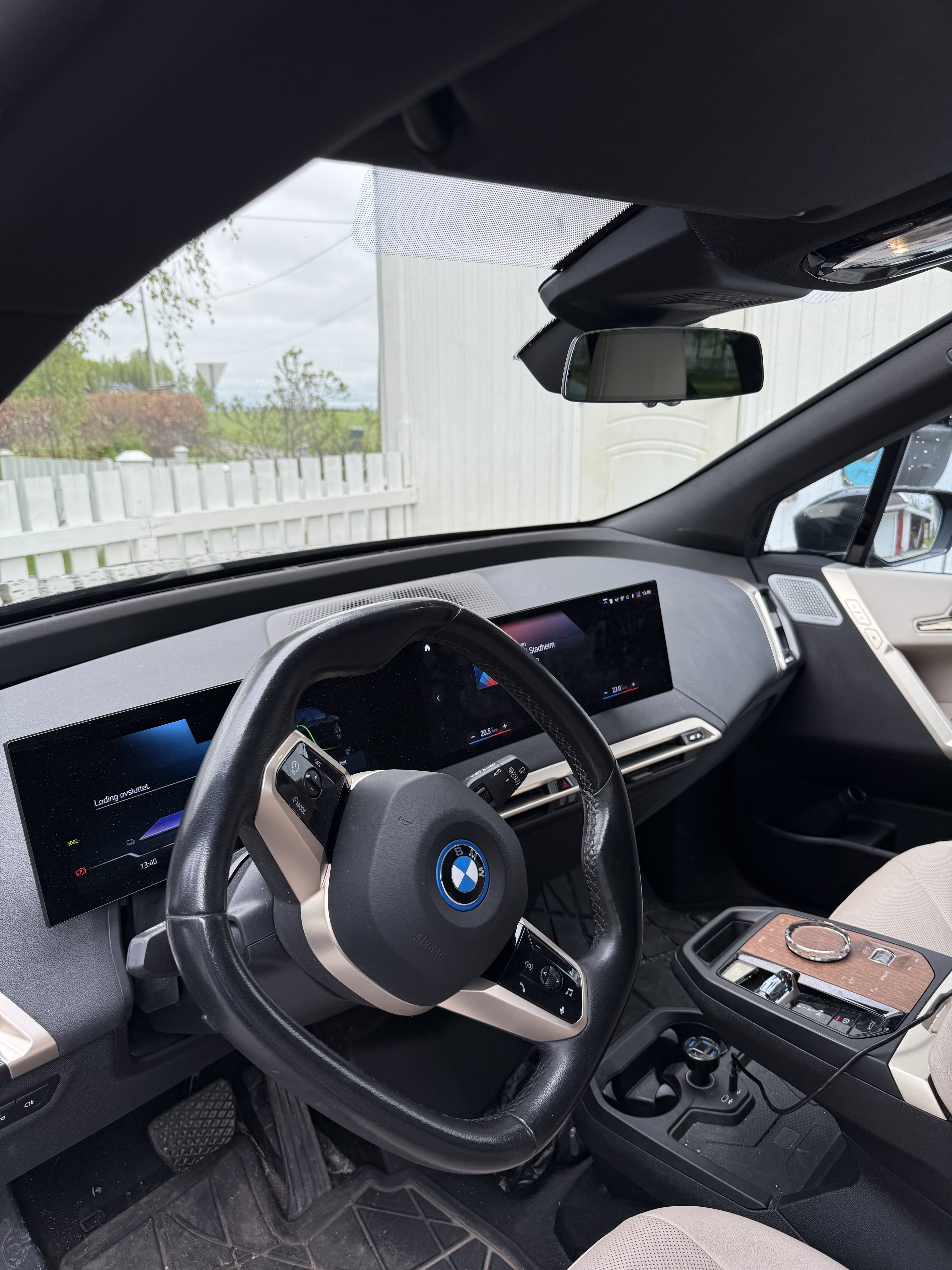 BMW iX xDrive40 with Air conditioning