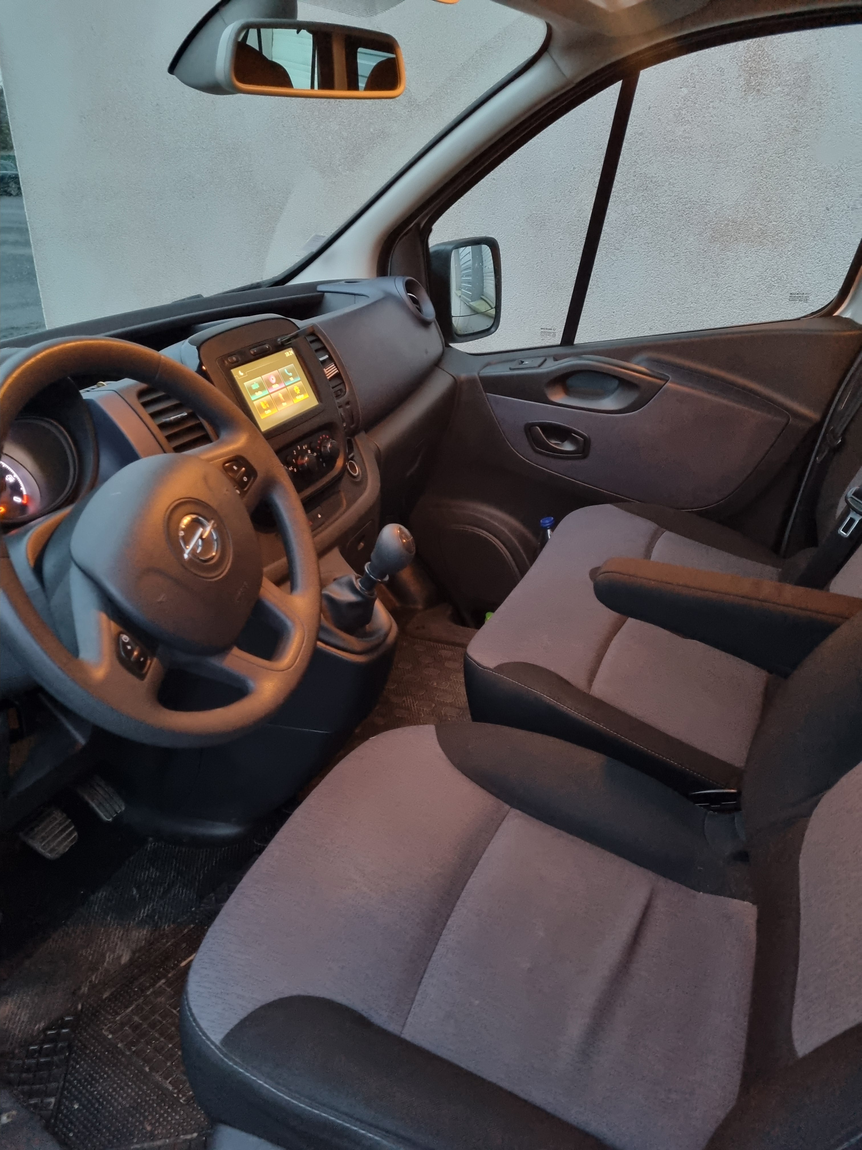 Opel Vivaro Combi avec Climatisation