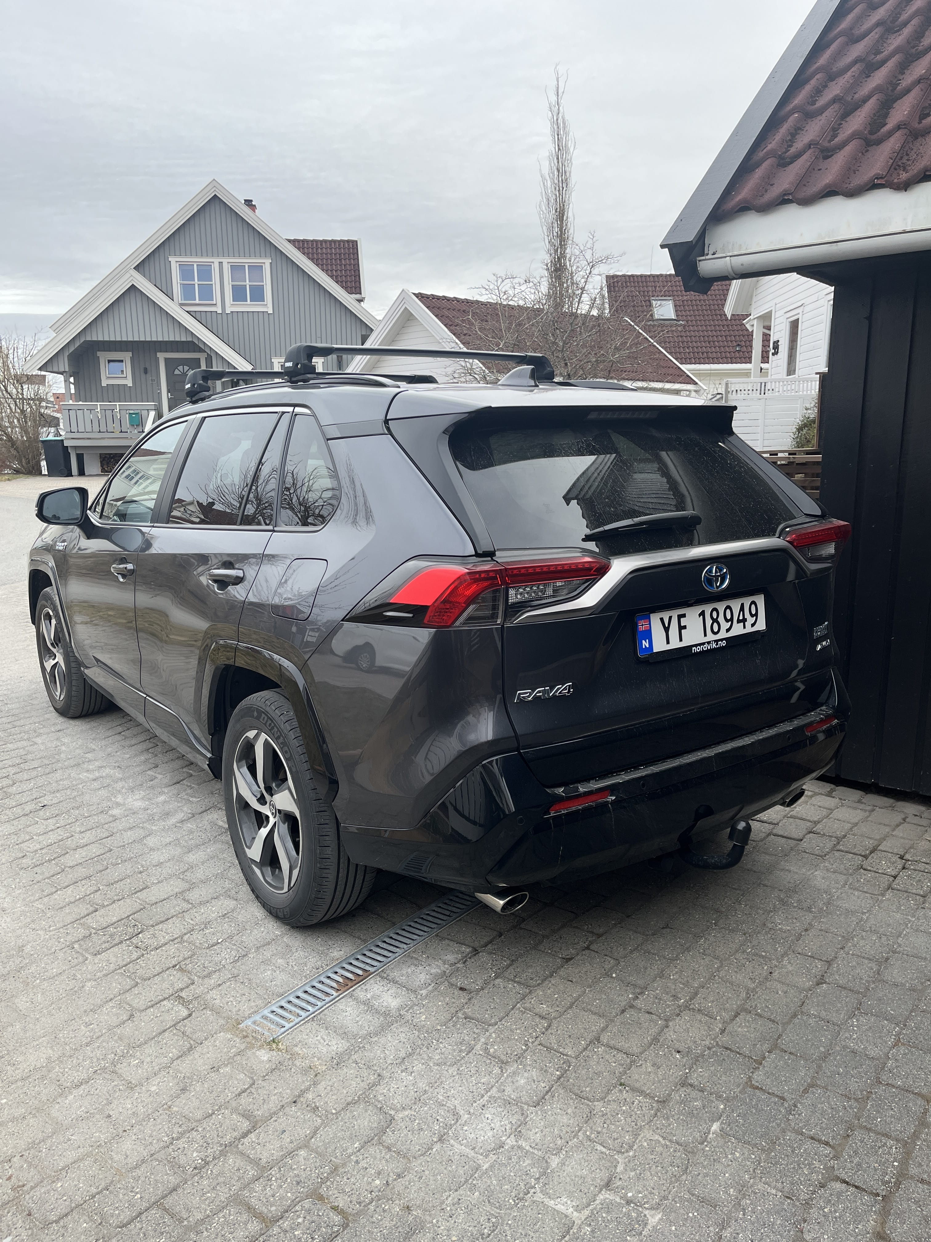 Toyota RAV 4 Hybrid with Backup camera