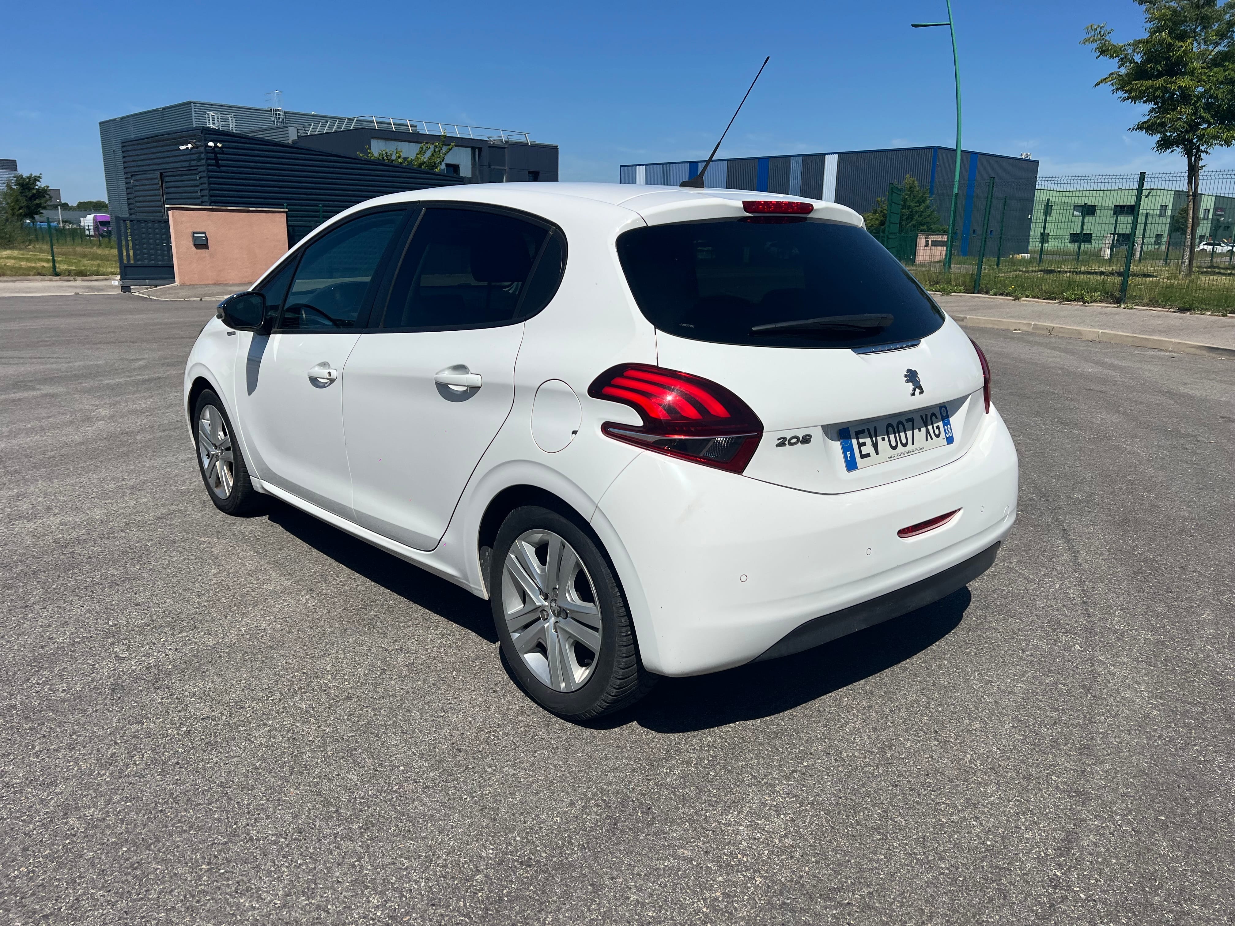 Peugeot 208 avec GPS