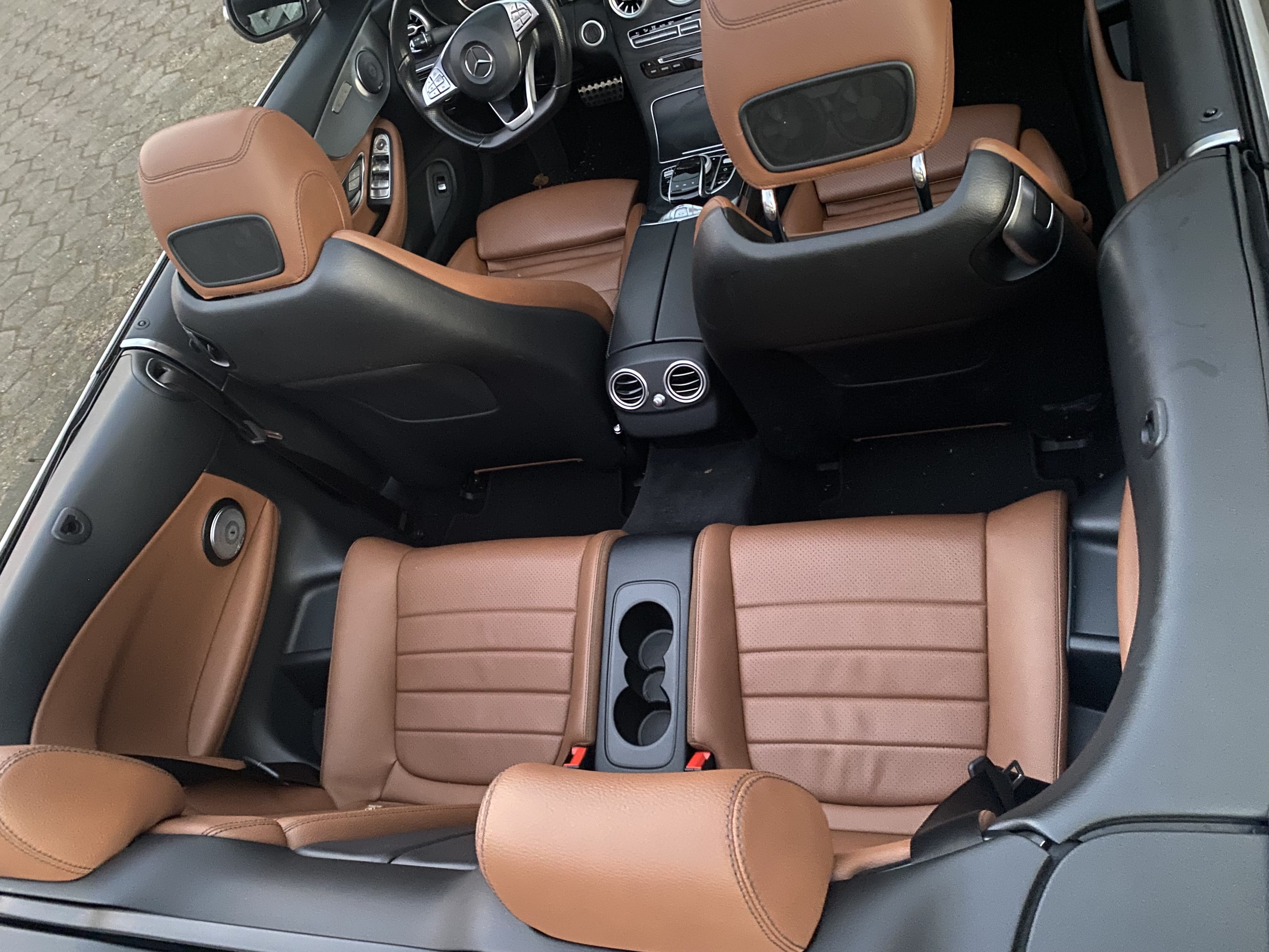 Mercedes-Benz C-Klasse Cabriolet mit Kindersitz