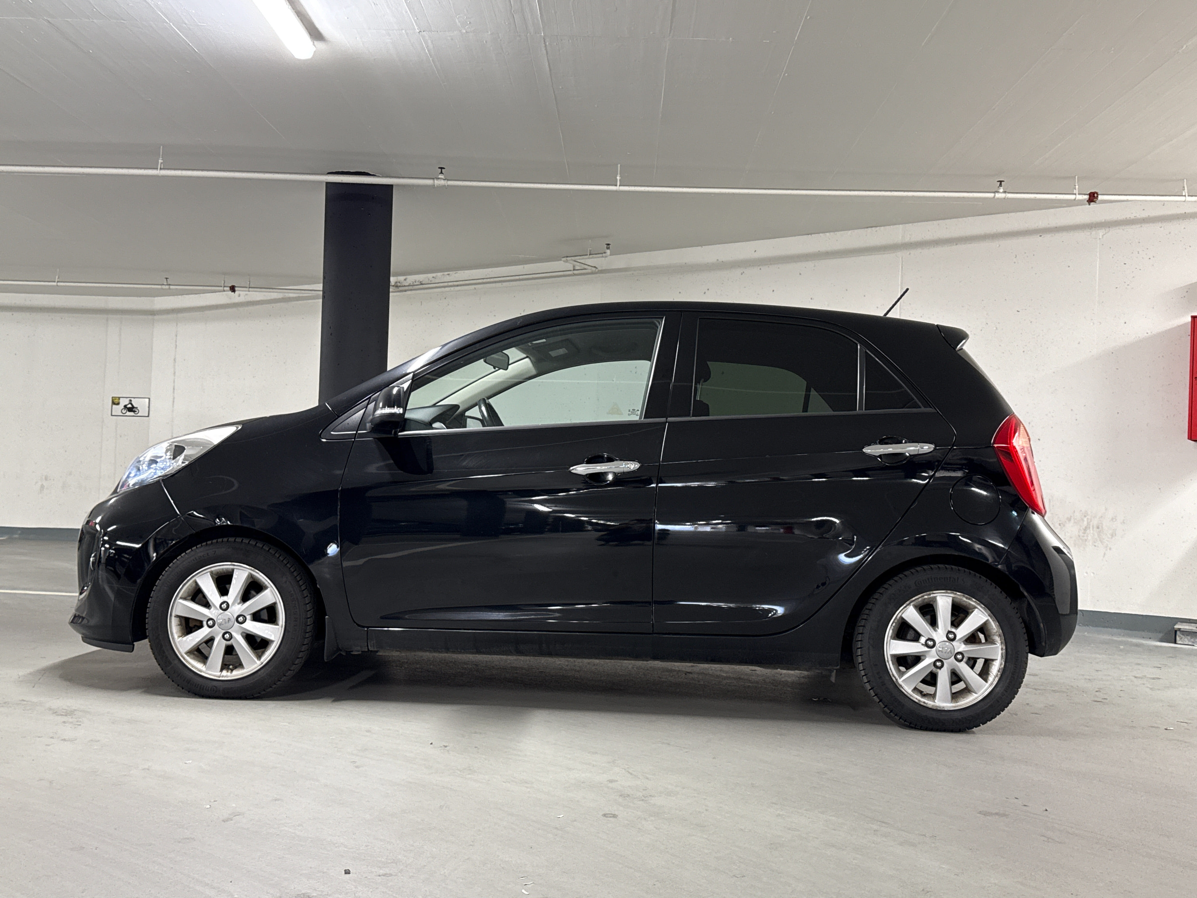 Kia Picanto 2016 Bensin with Bluetooth audio