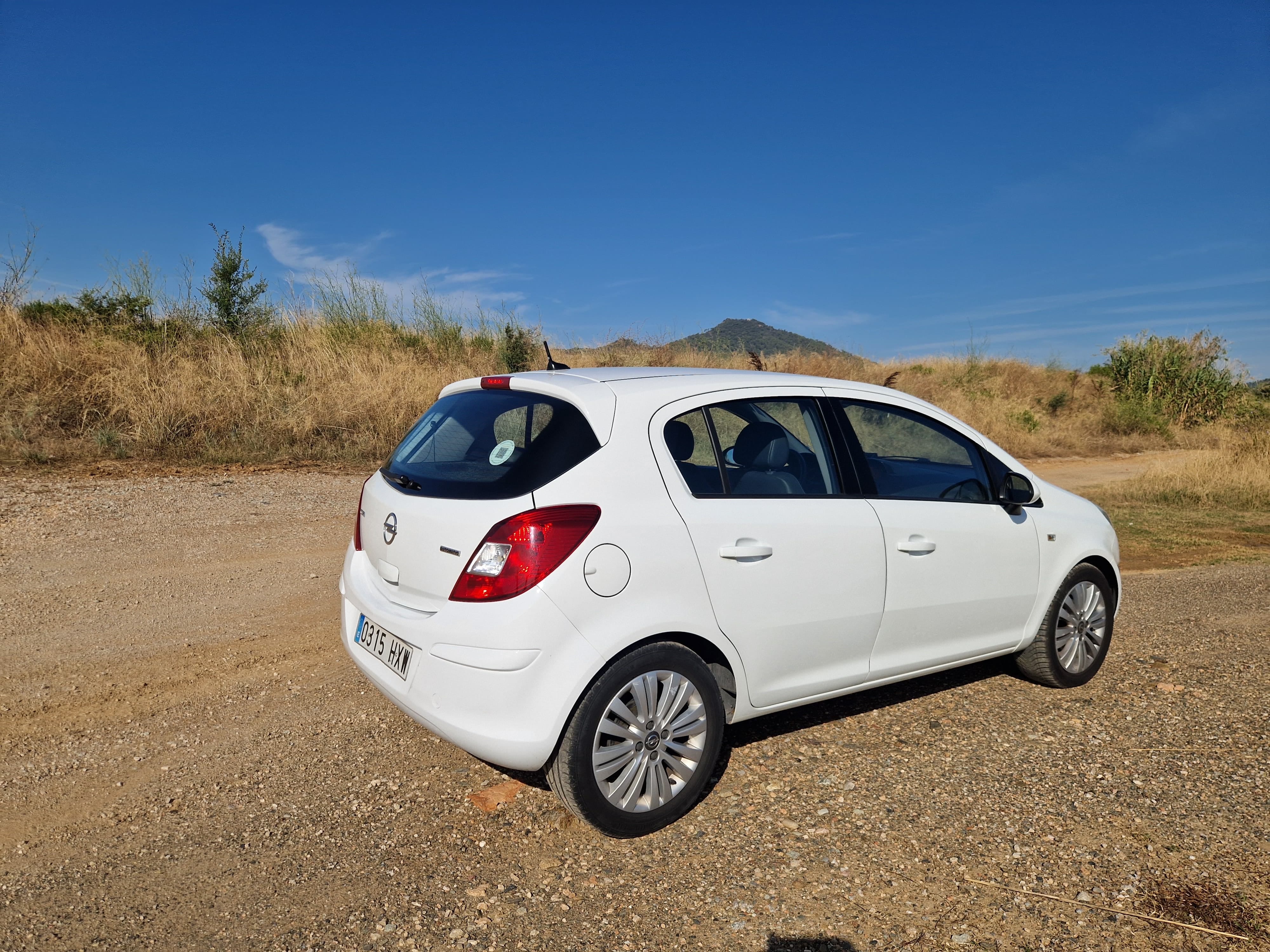 Opel Corsa Automático Conducción Cómoda y Ágil, Perfecto para Ciudad y Carretera. con GPS