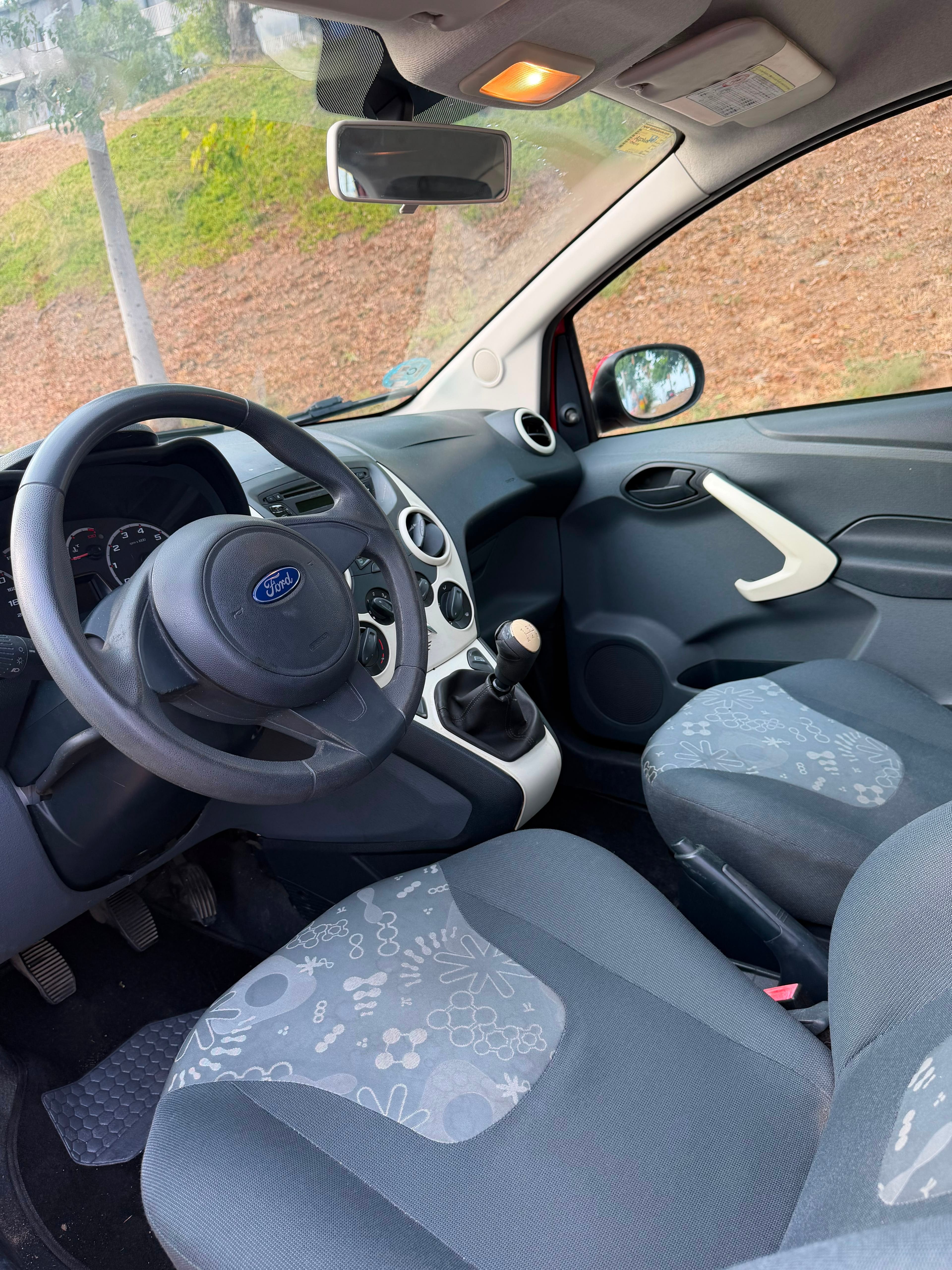 Ford Ka con Radio 