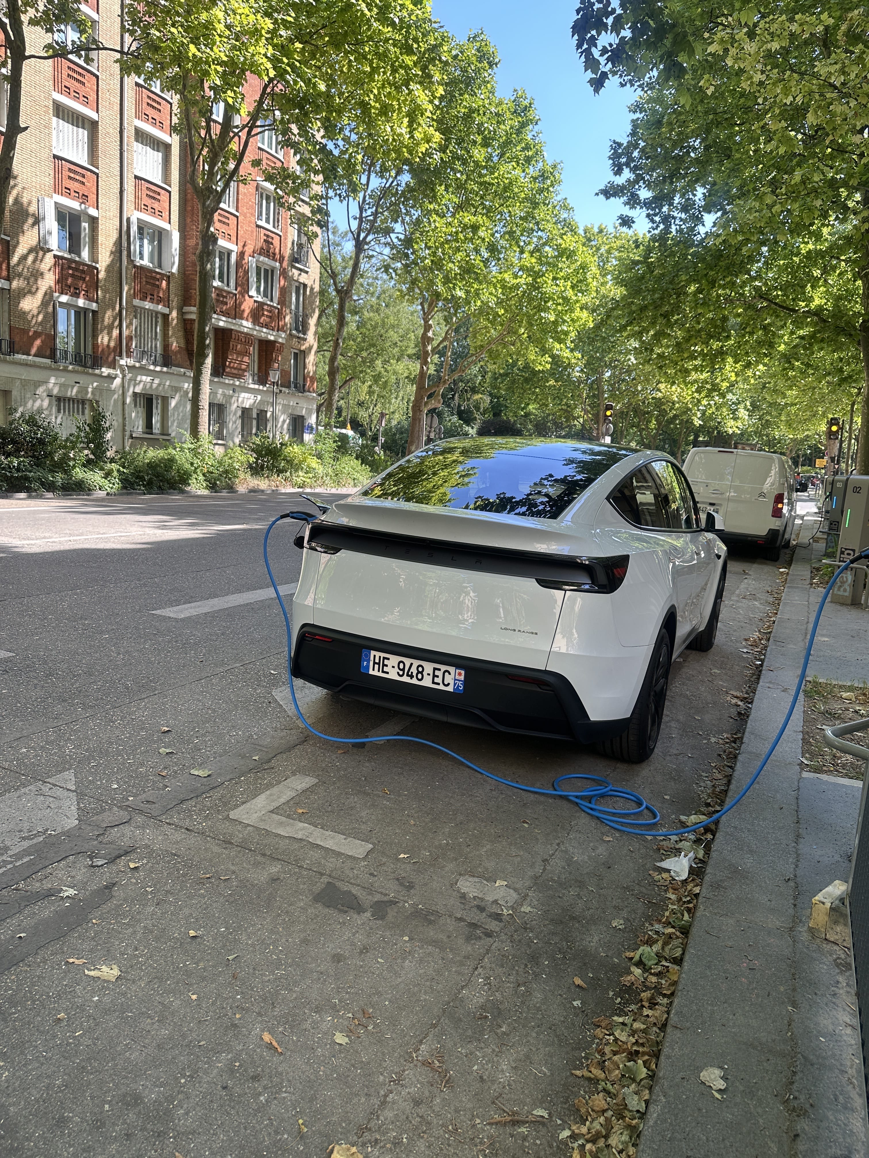 Tesla Model Y avec GPS