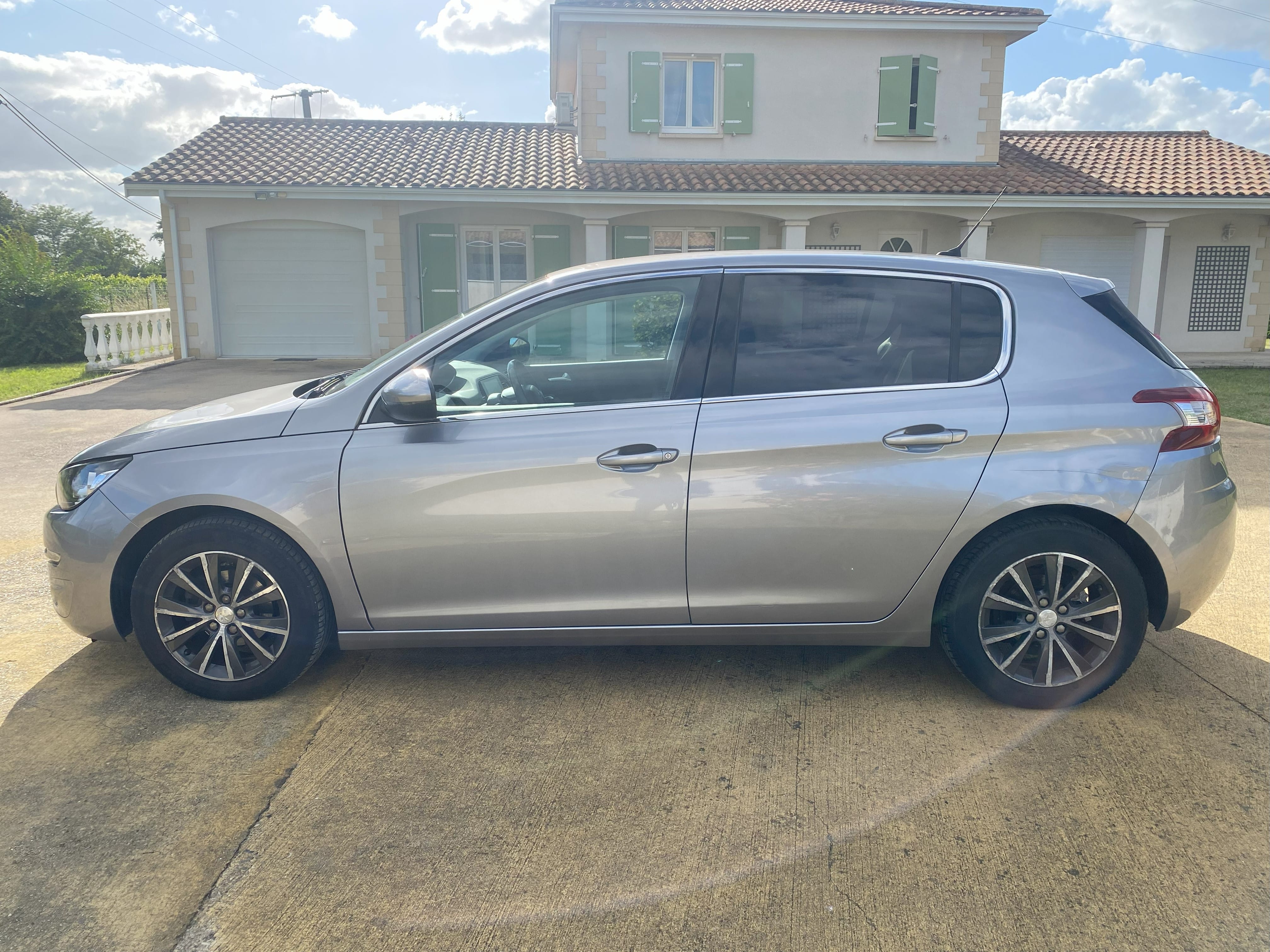 Peugeot 308 with Air conditioning