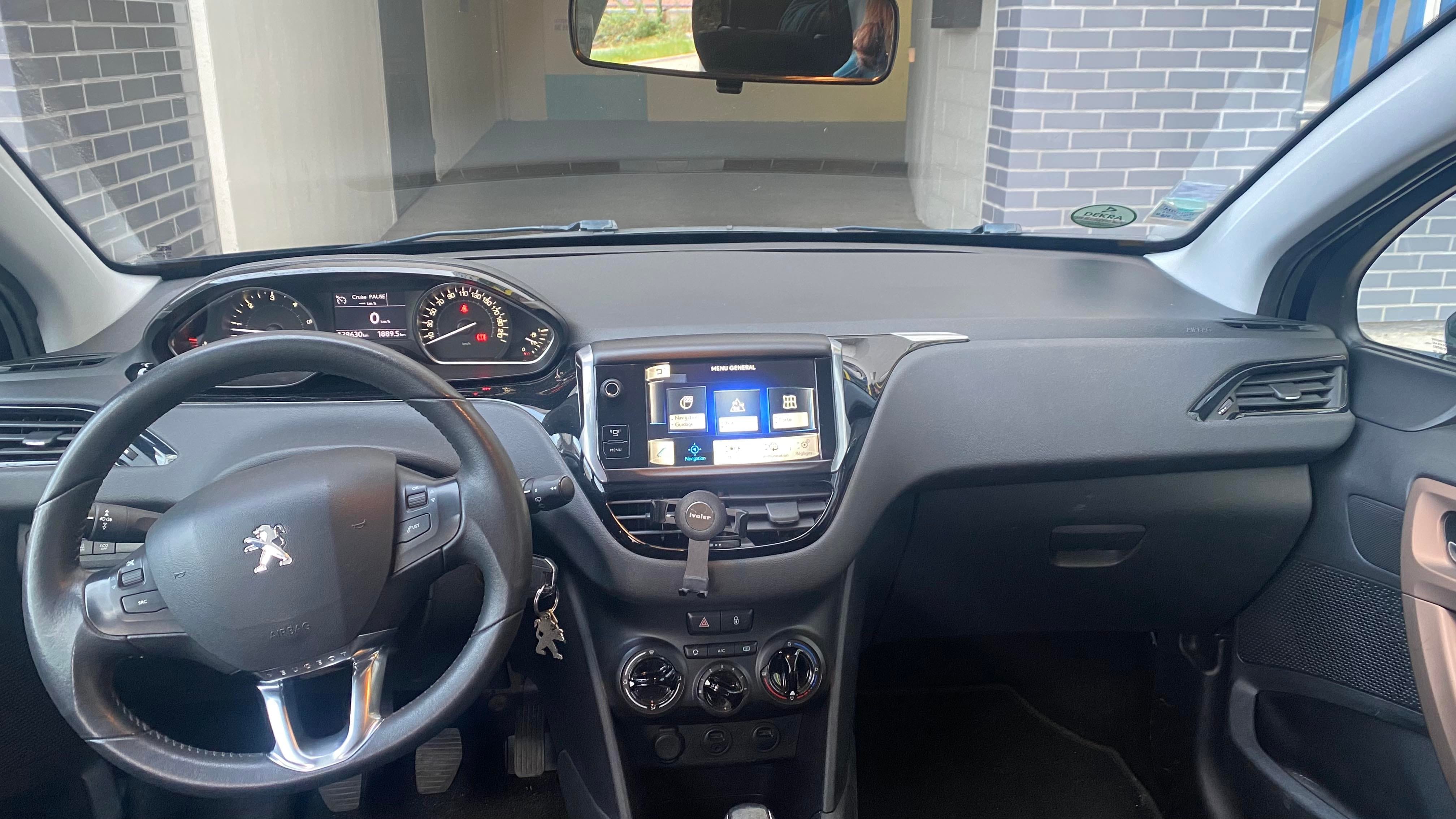 Peugeot 208 avec Entrée audio / iPod