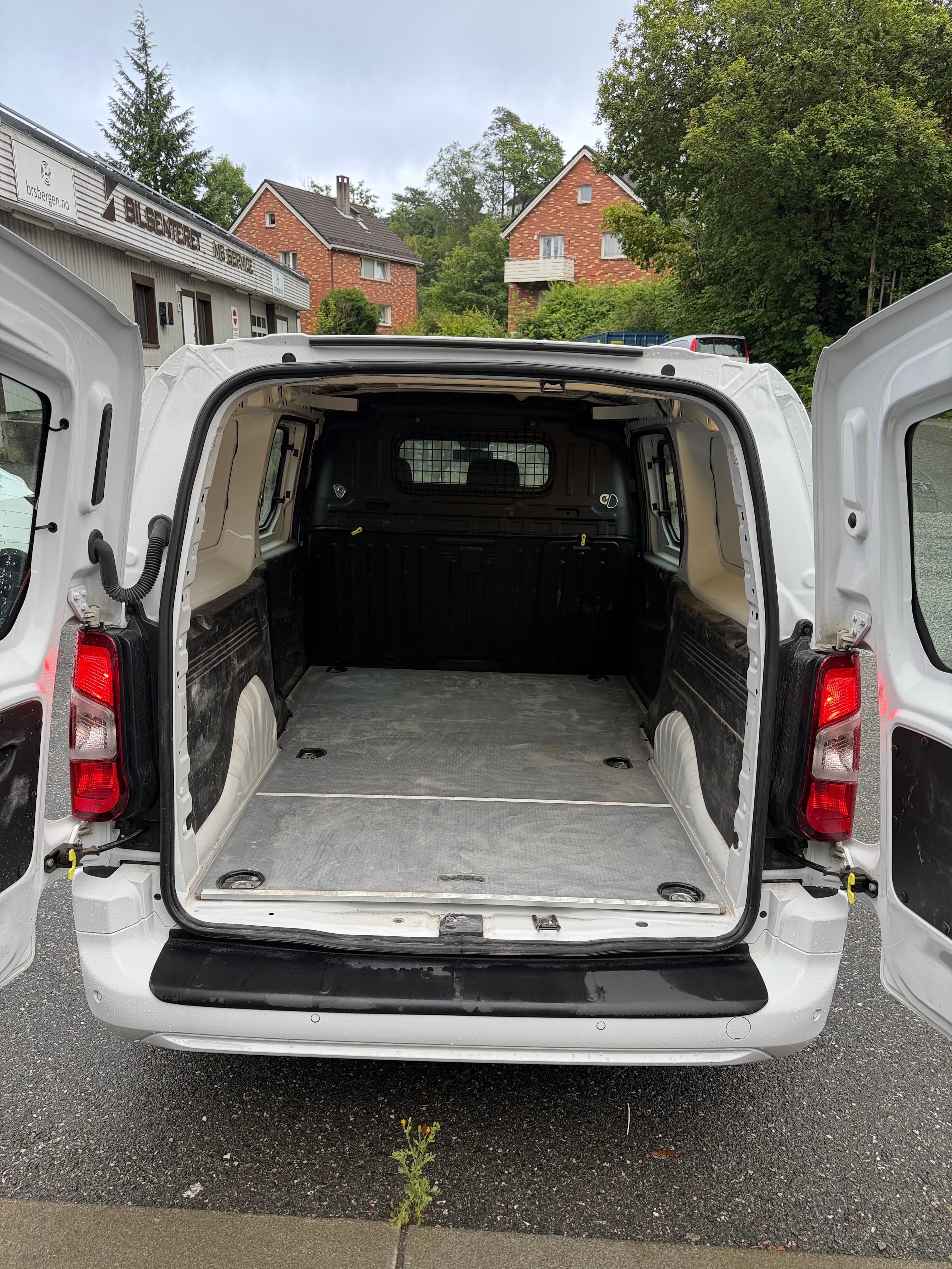 Peugeot Partner Varebil med GPS