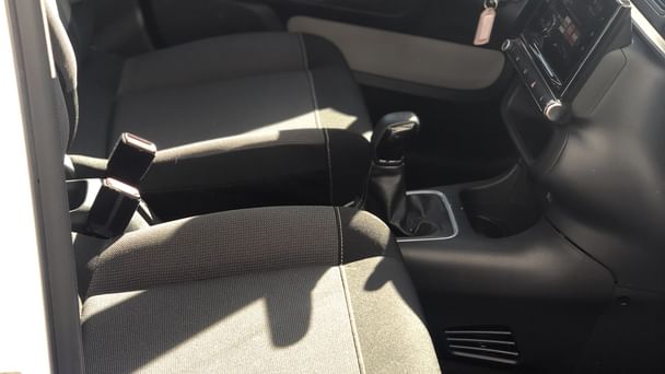 Citroen C3 Louez la Citroën C3 – Citadine Idéale à Bordeaux avec Stationnement Sécurisé ! avec Audio Bluetooth