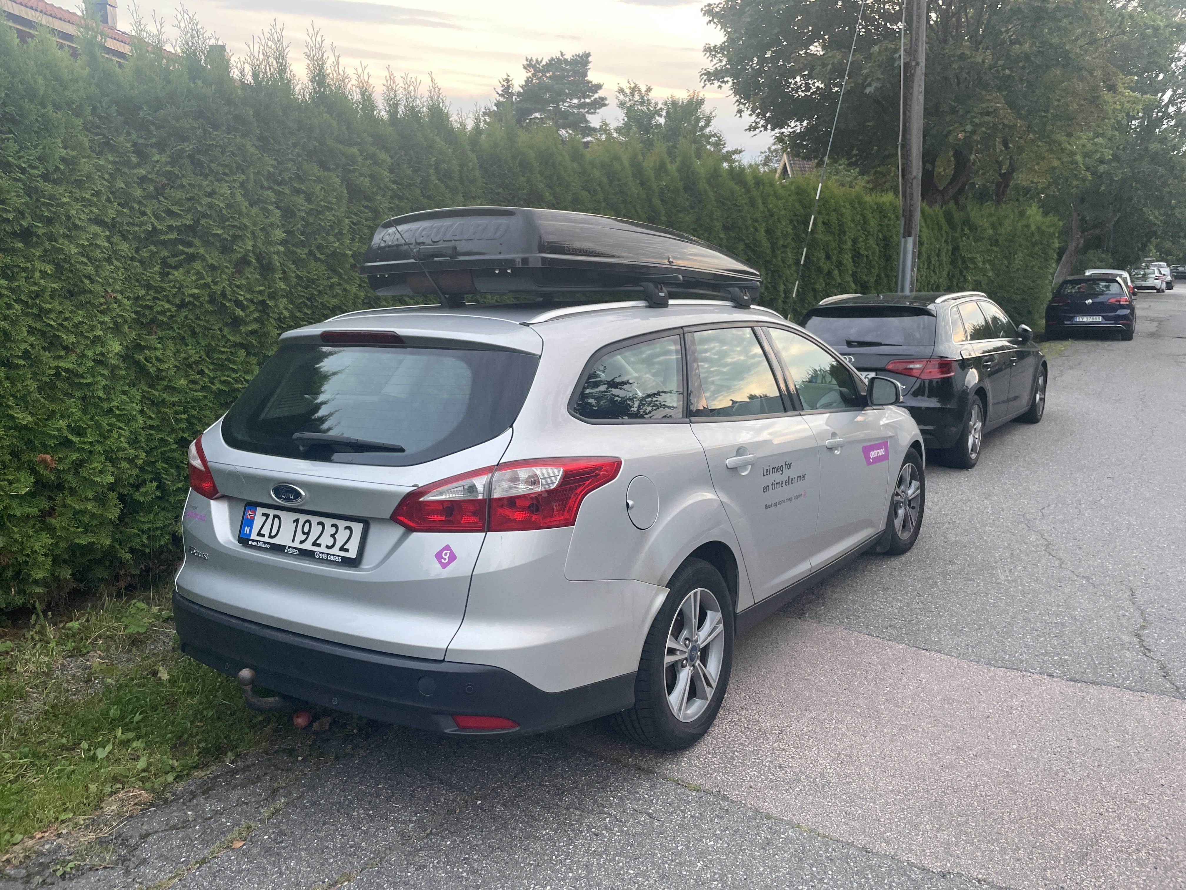 Ford Focus SW with Roof box