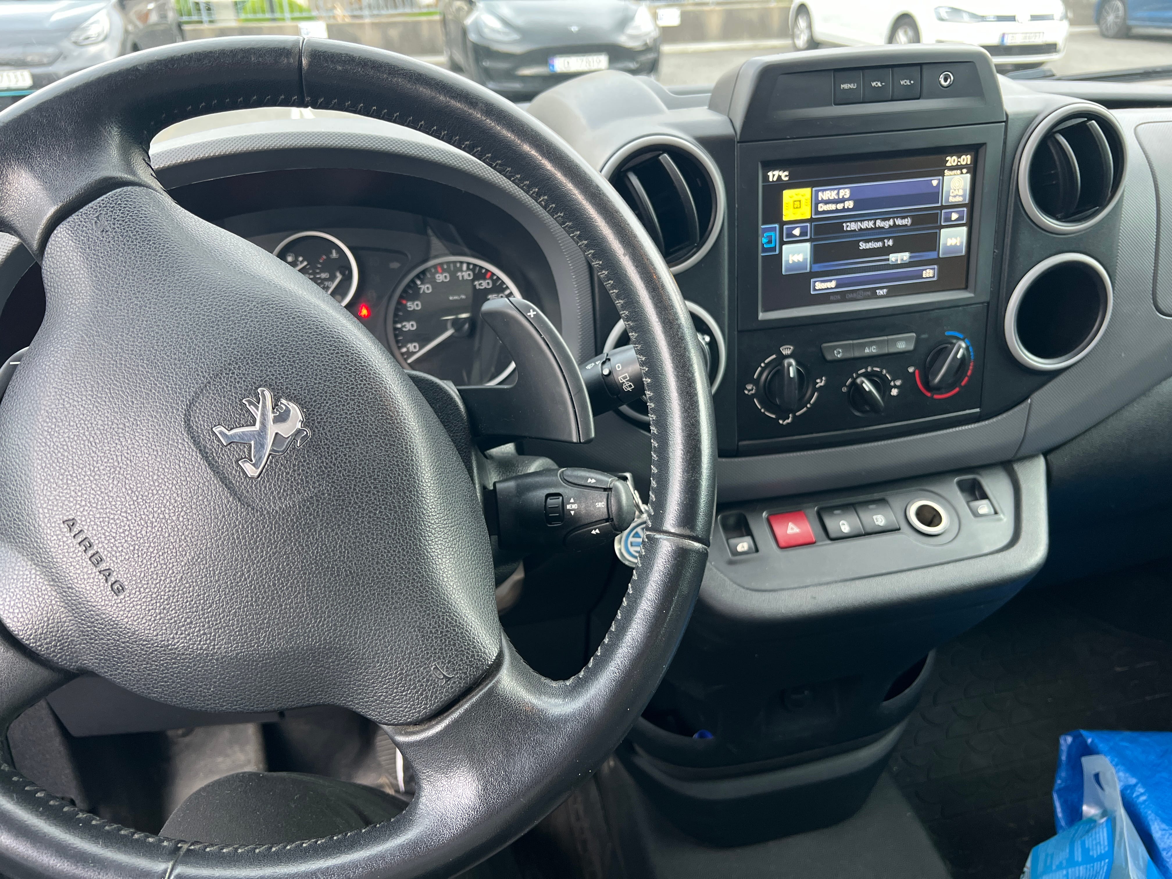 Peugeot Partner med Bilradio