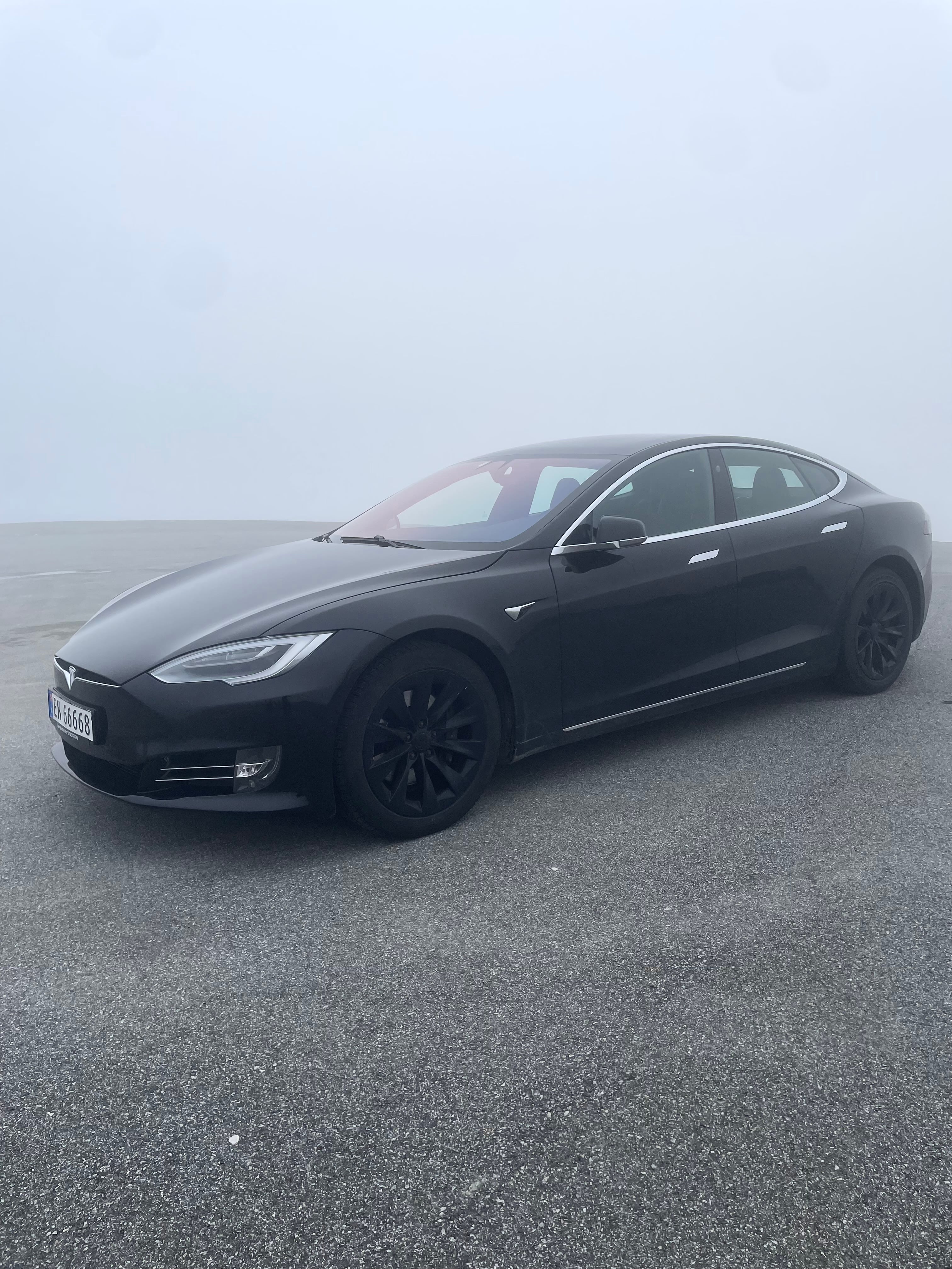 Tesla Model S 75D med Aircondition