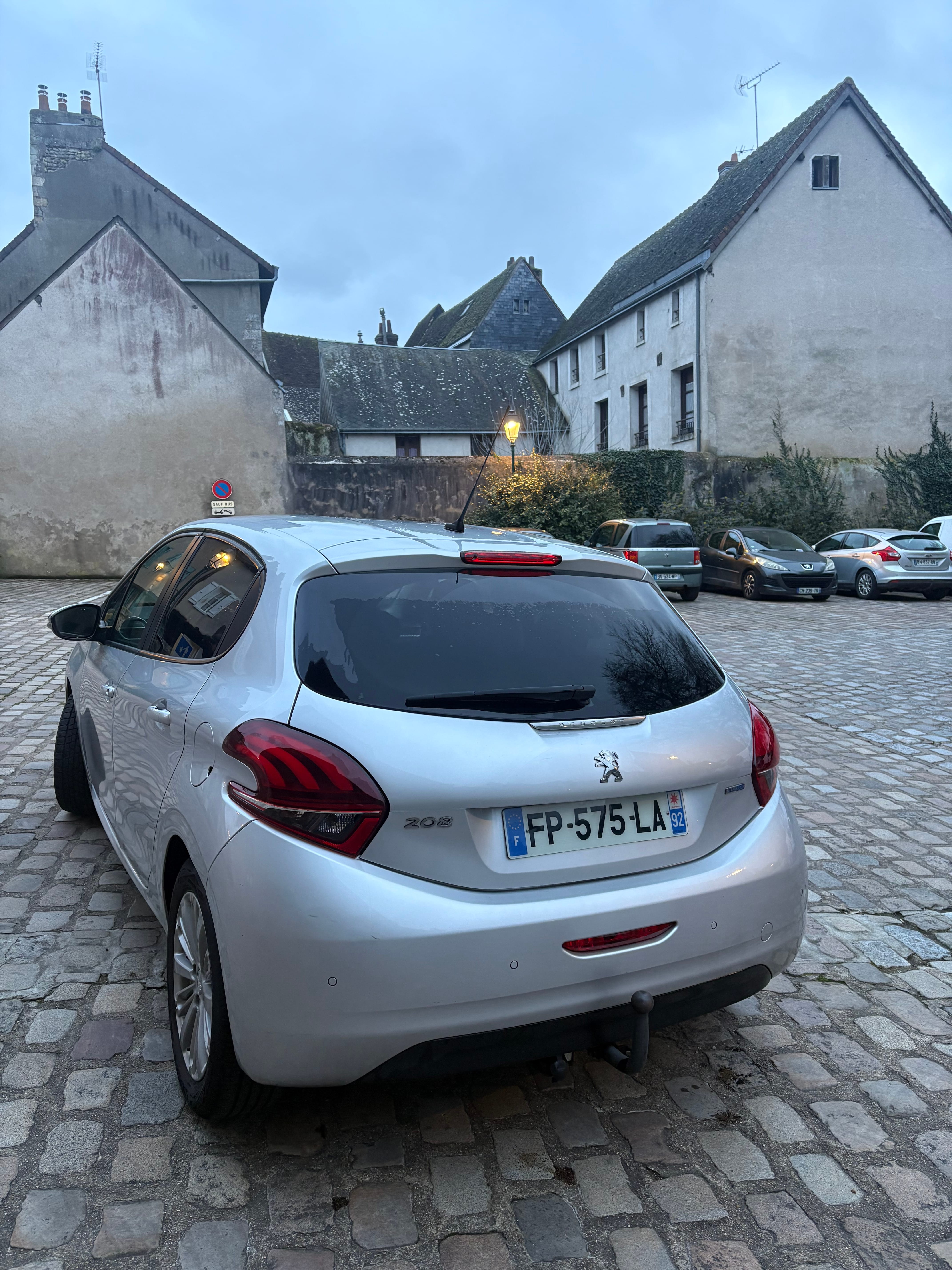 Peugeot 208 avec GPS